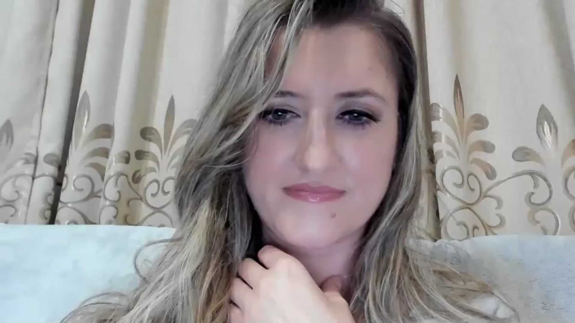 Gallery image thumbnail from BestDream's myfreecams stream on, 11/26/2025, 24:16 image 2 of 20
