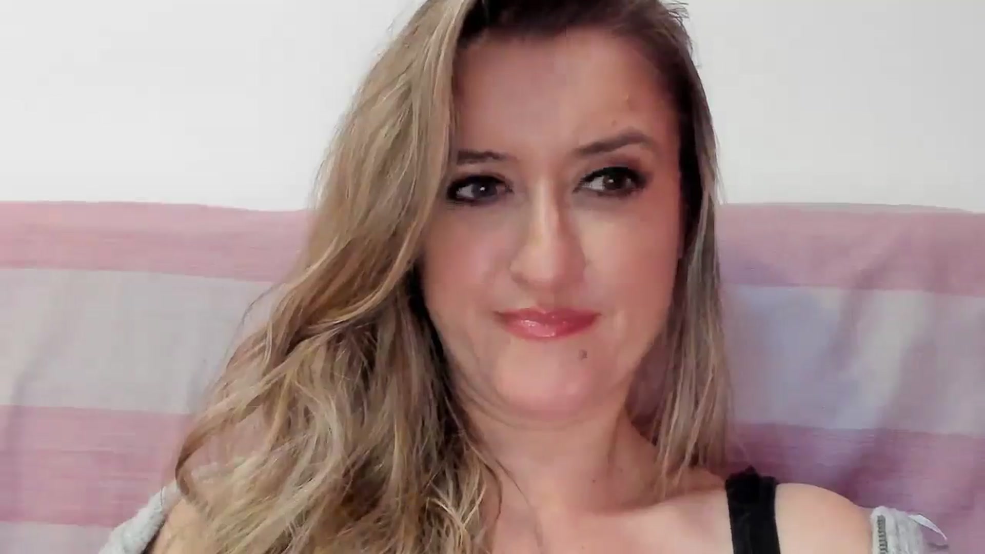 Gallery image thumbnail from BestDream's myfreecams stream on, 11/27/2025, 22:15 image 12 of 20