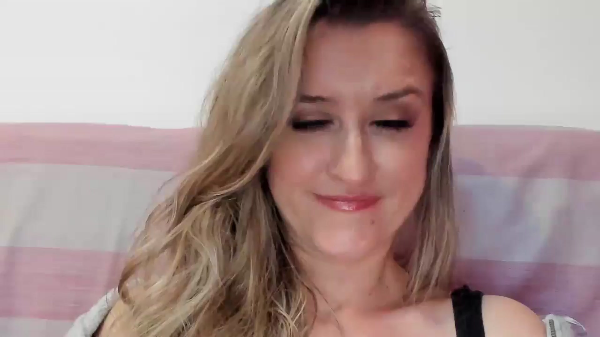 Gallery image thumbnail from BestDream's myfreecams stream on, 11/27/2025, 22:15 image 10 of 20