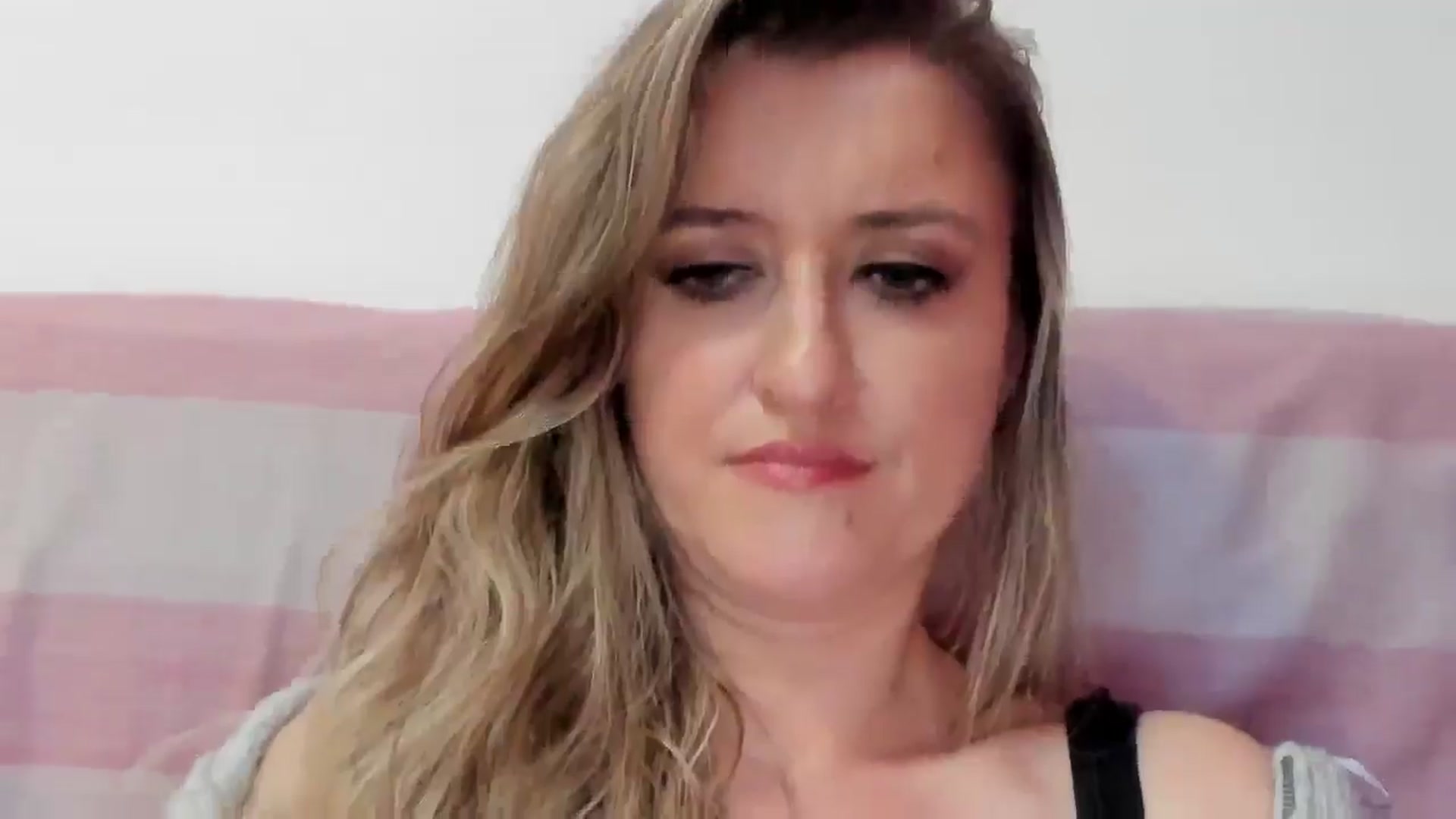 Gallery image thumbnail from BestDream's myfreecams stream on, 11/27/2025, 22:15 image 15 of 20