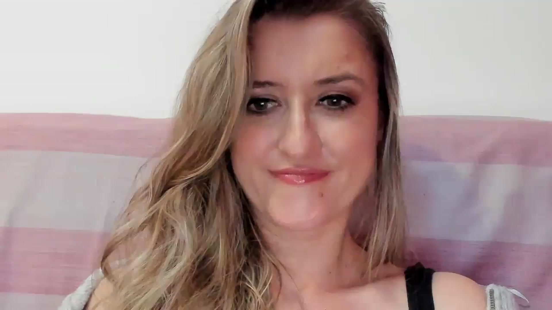 Gallery image thumbnail from BestDream's myfreecams stream on, 11/27/2025, 22:15 image 13 of 20