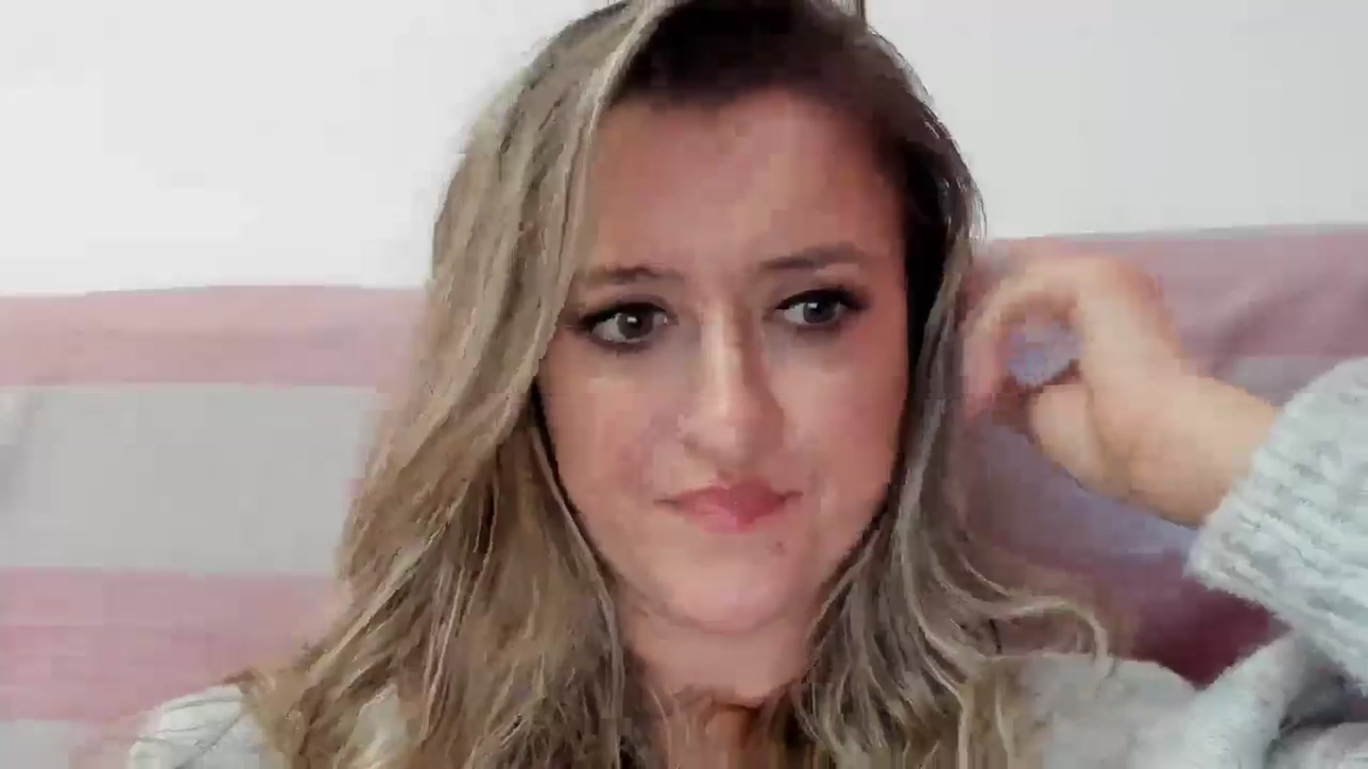 Gallery image thumbnail from BestDream's myfreecams stream on, 11/28/2025, 24:15 image 18 of 20