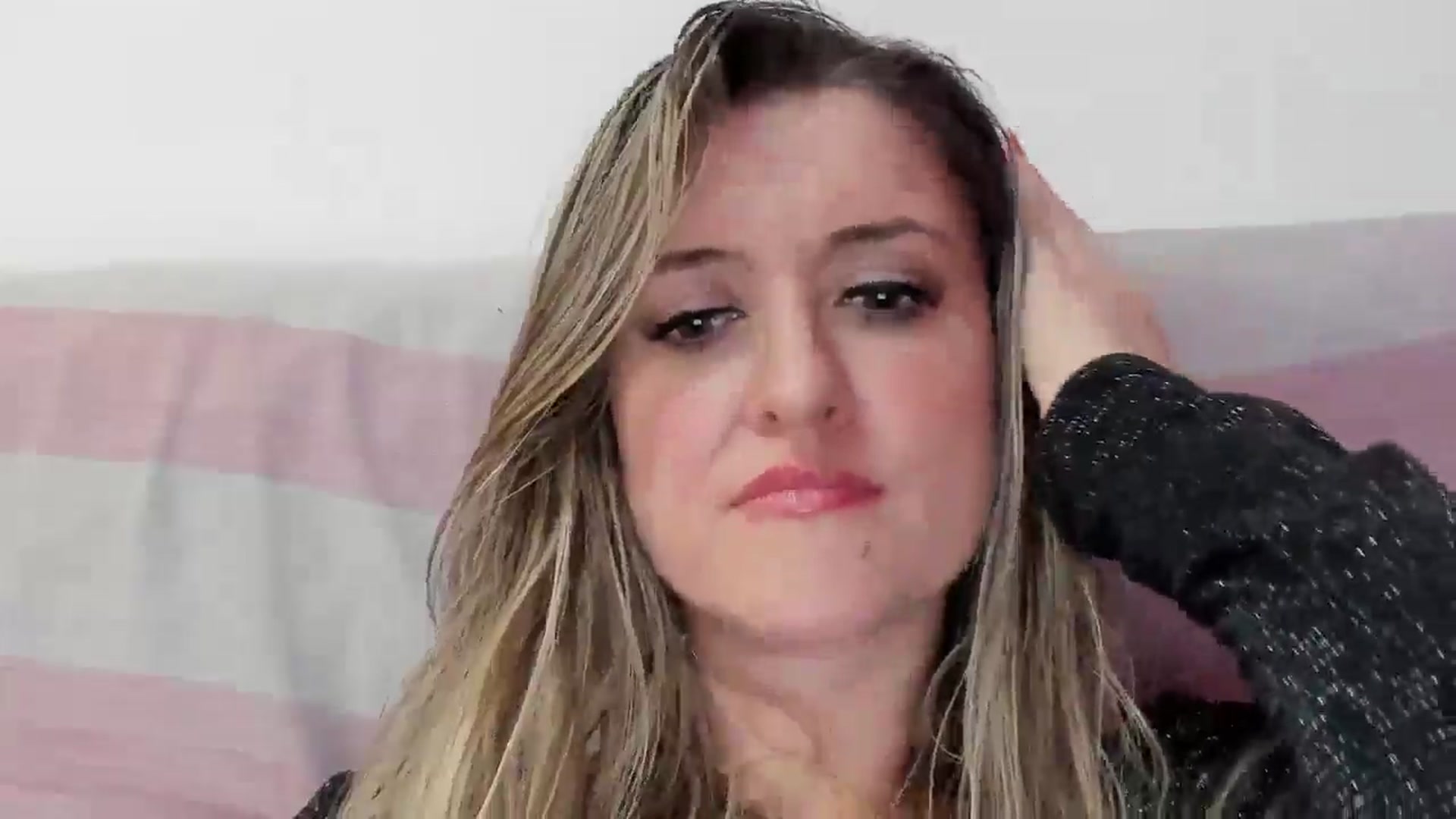Gallery image thumbnail from BestDream's myfreecams stream on, 12/01/2025, 23:19 image 19 of 20