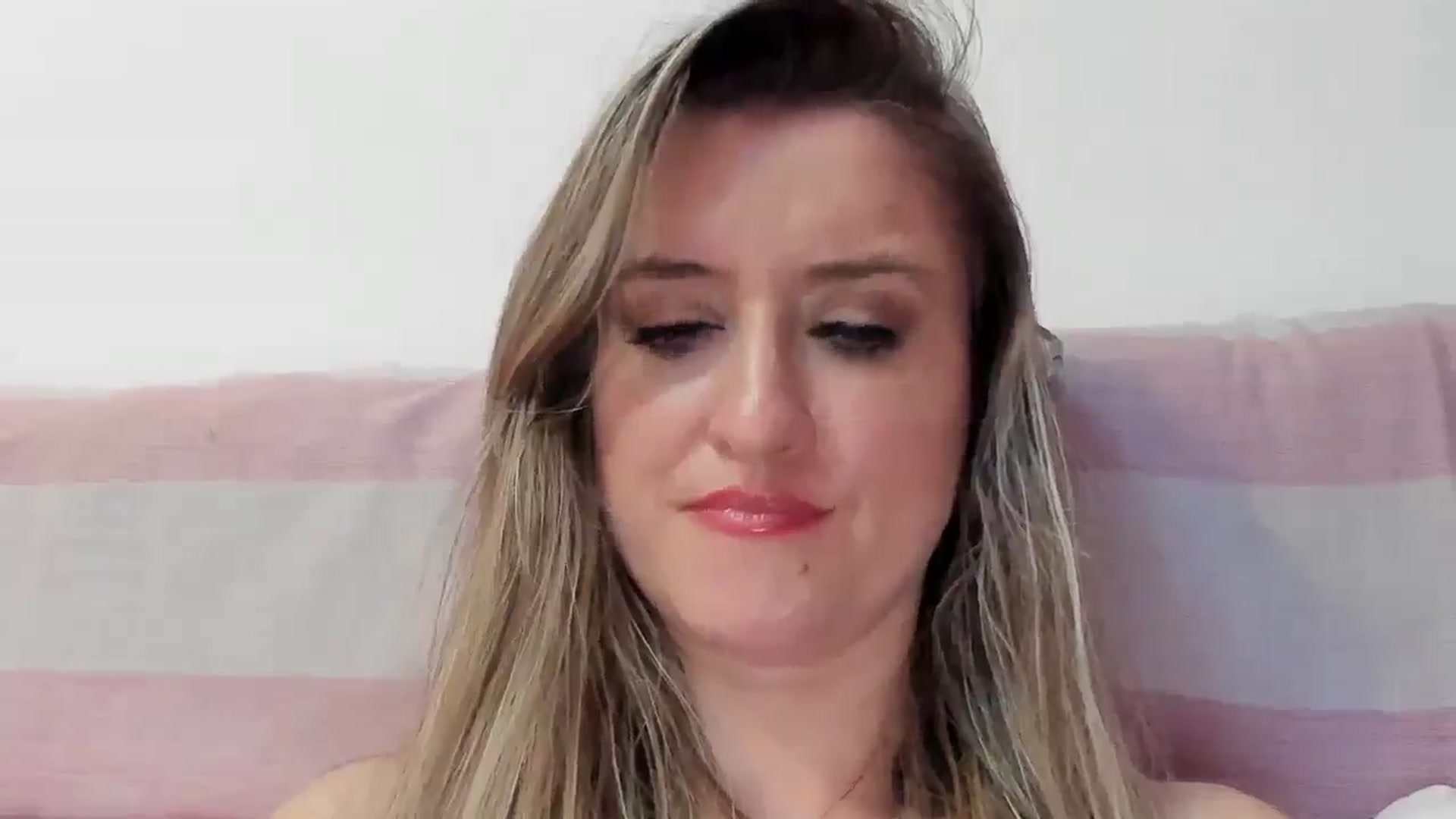 Gallery image thumbnail from BestDream's myfreecams stream on, 12/03/2025, 23:05 image 6 of 20