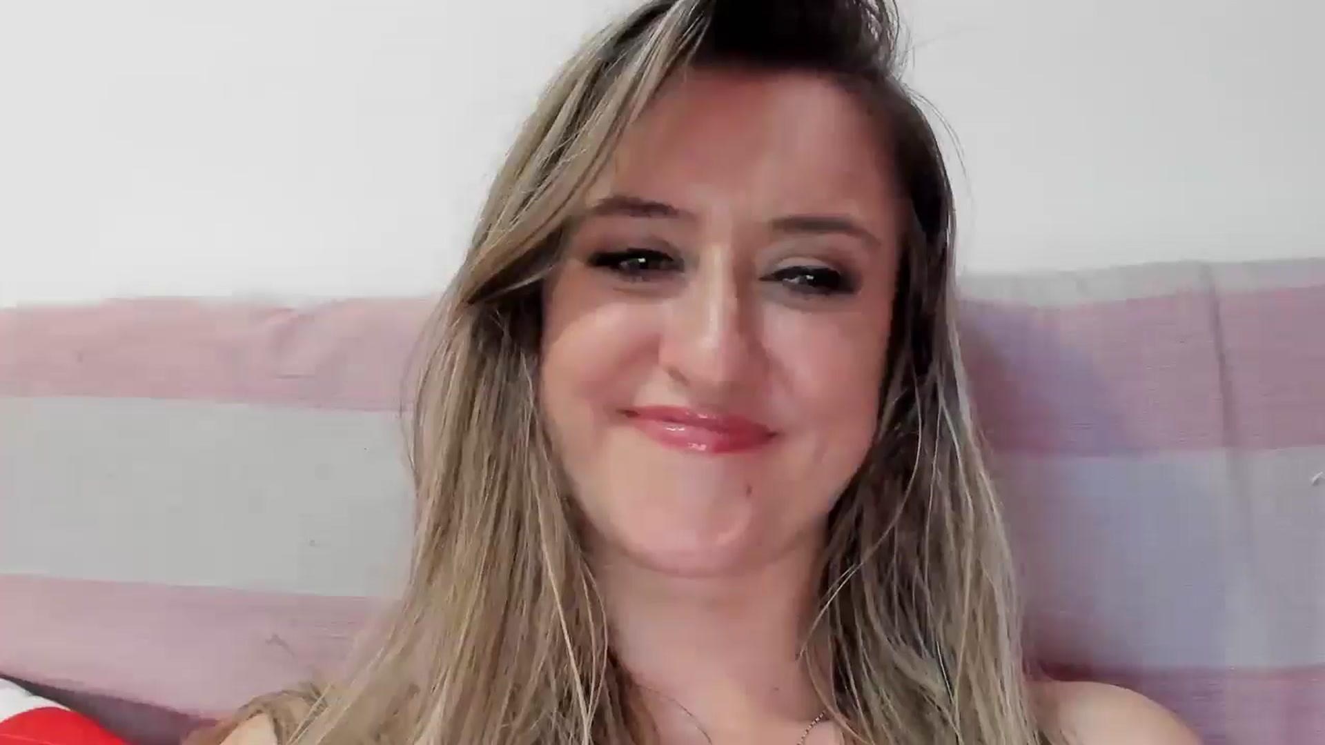 Gallery image thumbnail from BestDream's myfreecams stream on, 12/04/2025, 24:07 image 3 of 20