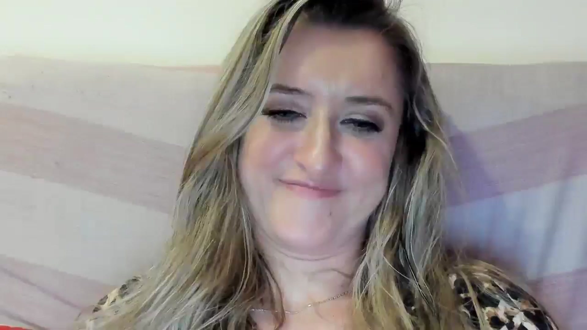 Gallery image thumbnail from BestDream's myfreecams stream on, 12/05/2025, 03:27 image 15 of 20