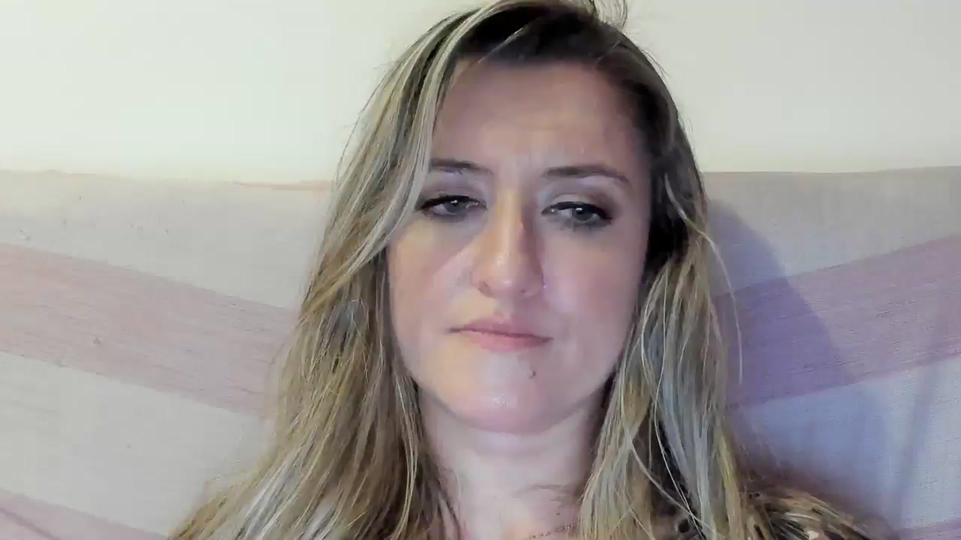 Gallery image thumbnail from BestDream's myfreecams stream on, 12/05/2025, 03:27 image 2 of 20