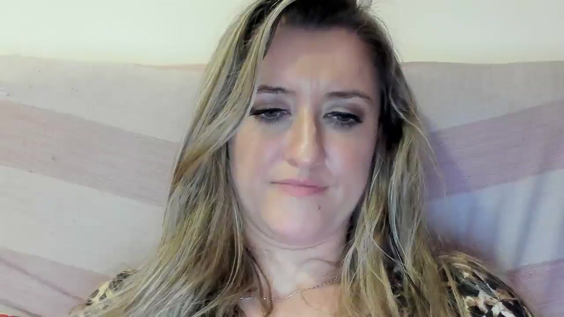 Gallery image thumbnail from BestDream's myfreecams stream on, 12/05/2025, 03:27 image 16 of 20