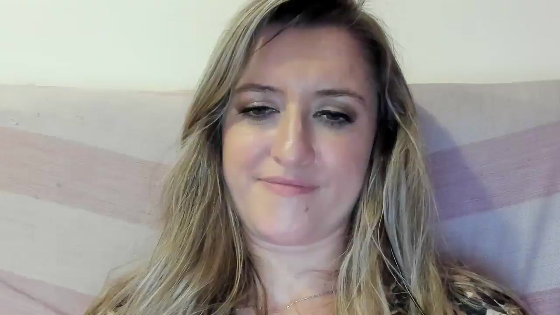 Gallery image thumbnail from BestDream's myfreecams stream on, 12/05/2025, 03:27 image 6 of 20