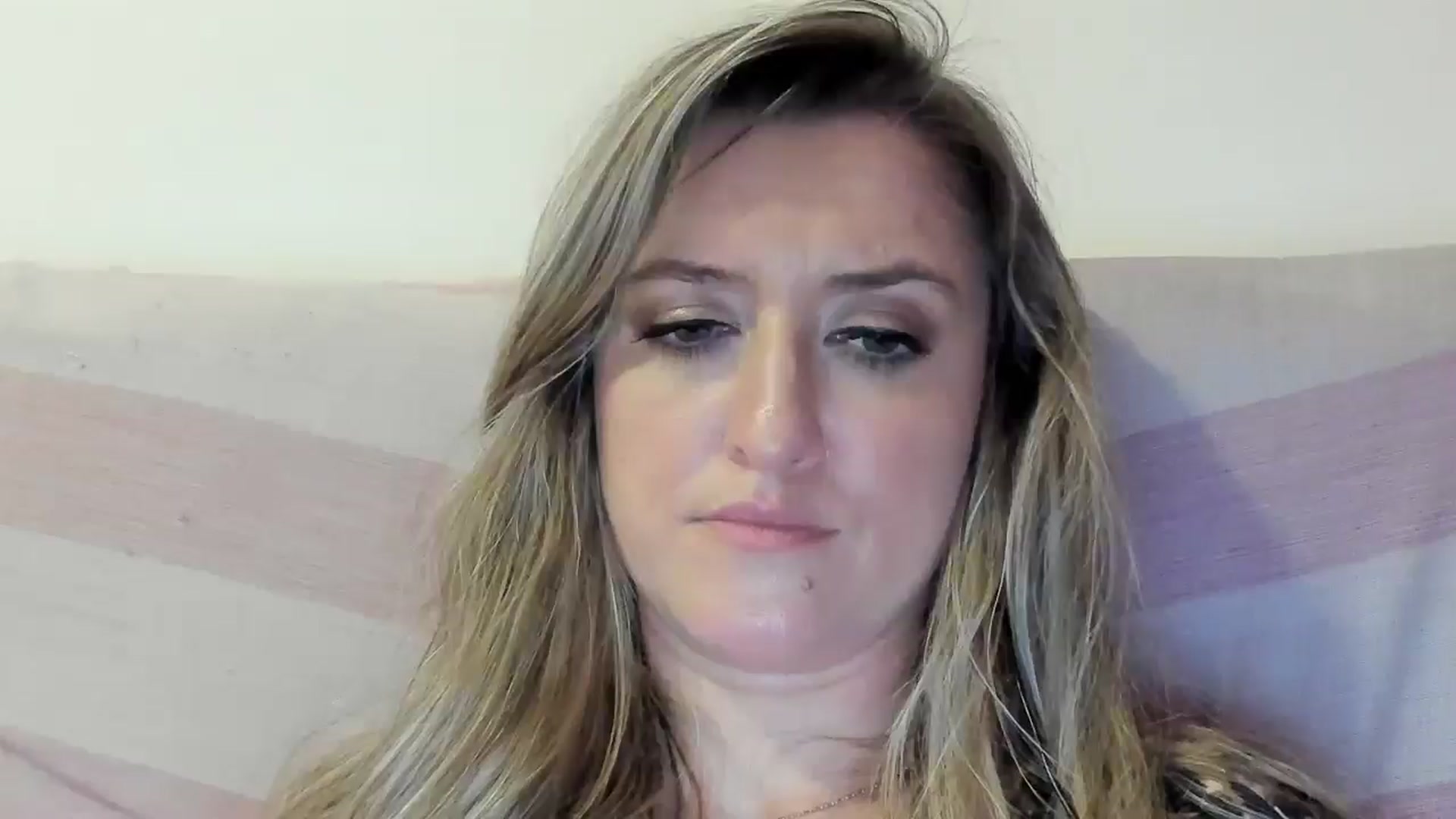 Gallery image thumbnail from BestDream's myfreecams stream on, 12/05/2025, 03:27 image 11 of 20