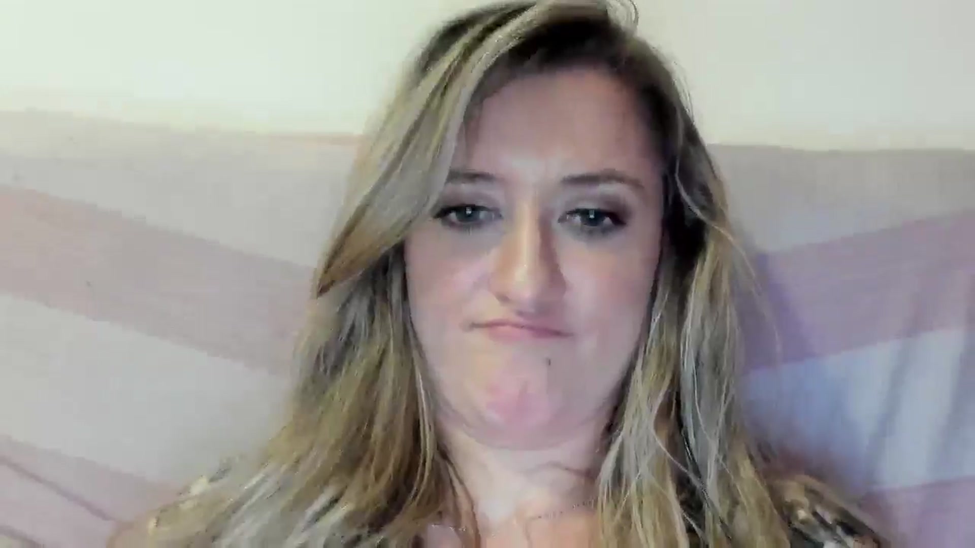 Gallery image thumbnail from BestDream's myfreecams stream on, 12/05/2025, 03:27 image 14 of 20