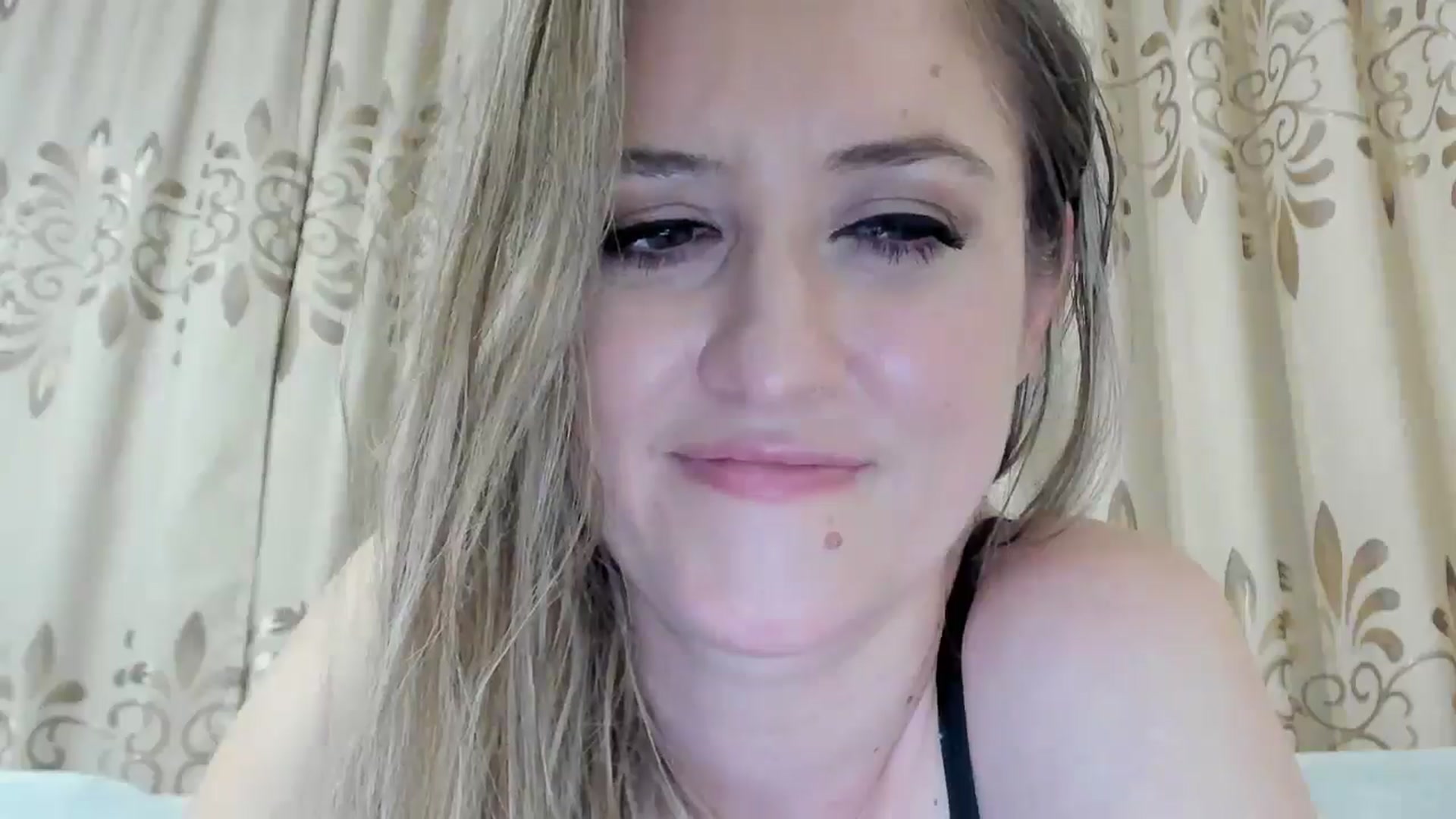 Gallery image thumbnail from BestDream's myfreecams stream on, 12/17/2025, 01:09 image 8 of 20