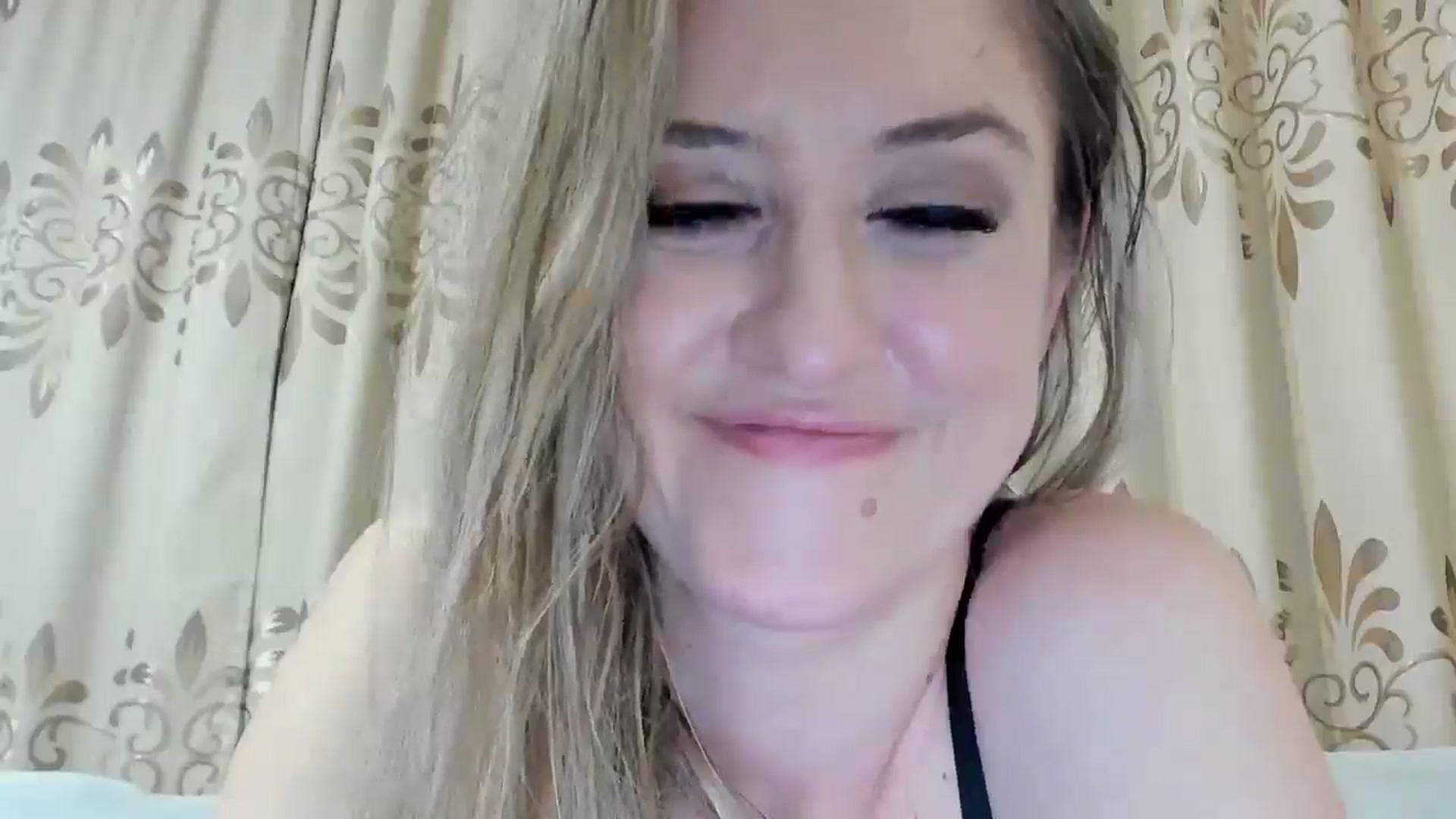 Gallery image thumbnail from BestDream's myfreecams stream on, 12/17/2025, 01:09 image 4 of 20