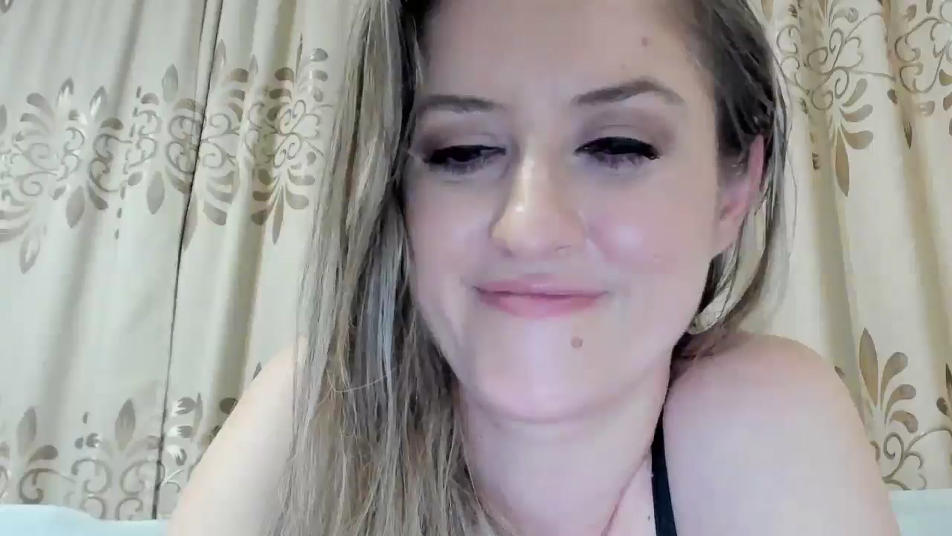 Gallery image thumbnail from BestDream's myfreecams stream on, 12/17/2025, 01:09 image 13 of 20
