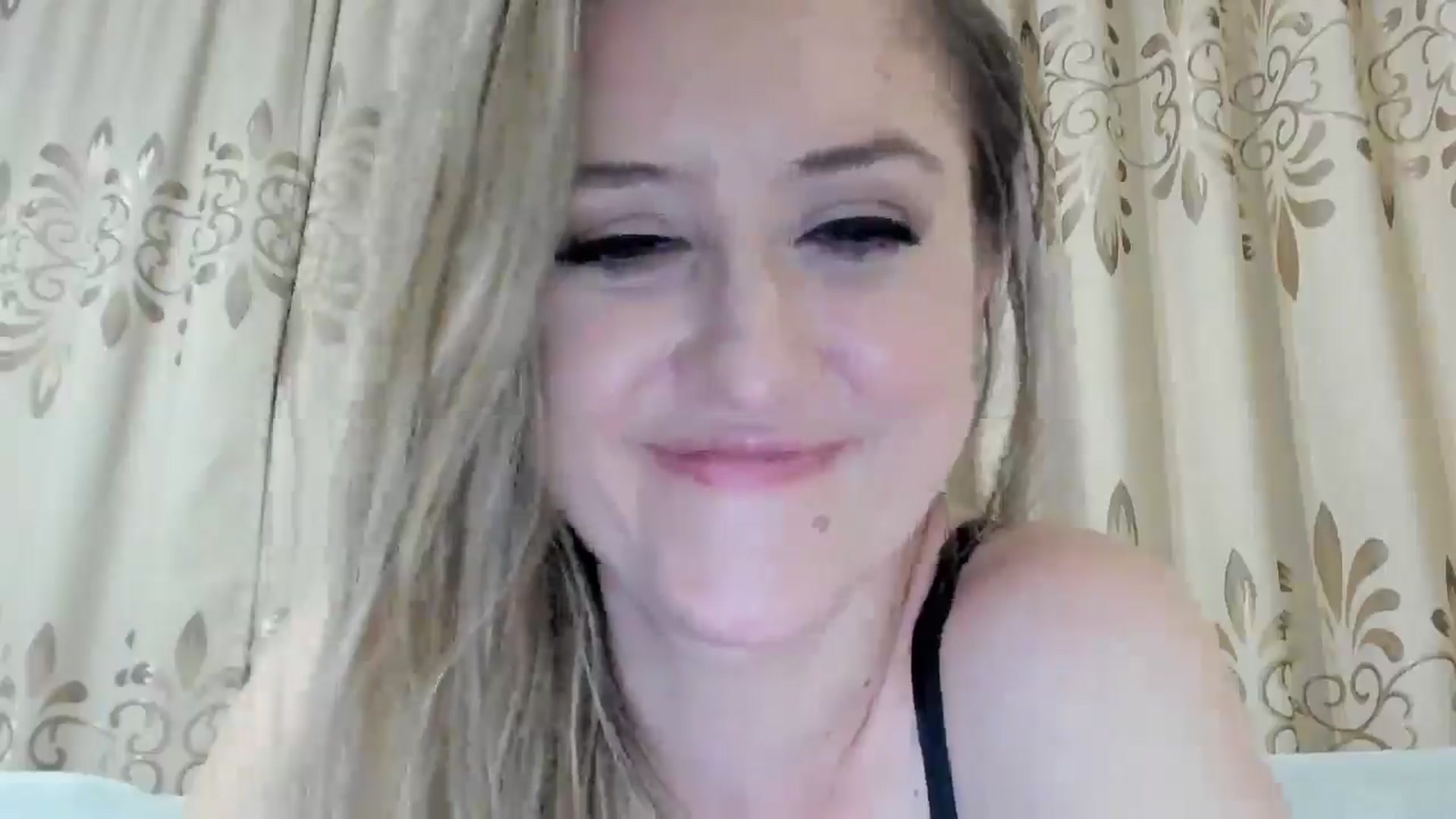 Gallery image thumbnail from BestDream's myfreecams stream on, 12/17/2025, 01:09 image 6 of 20