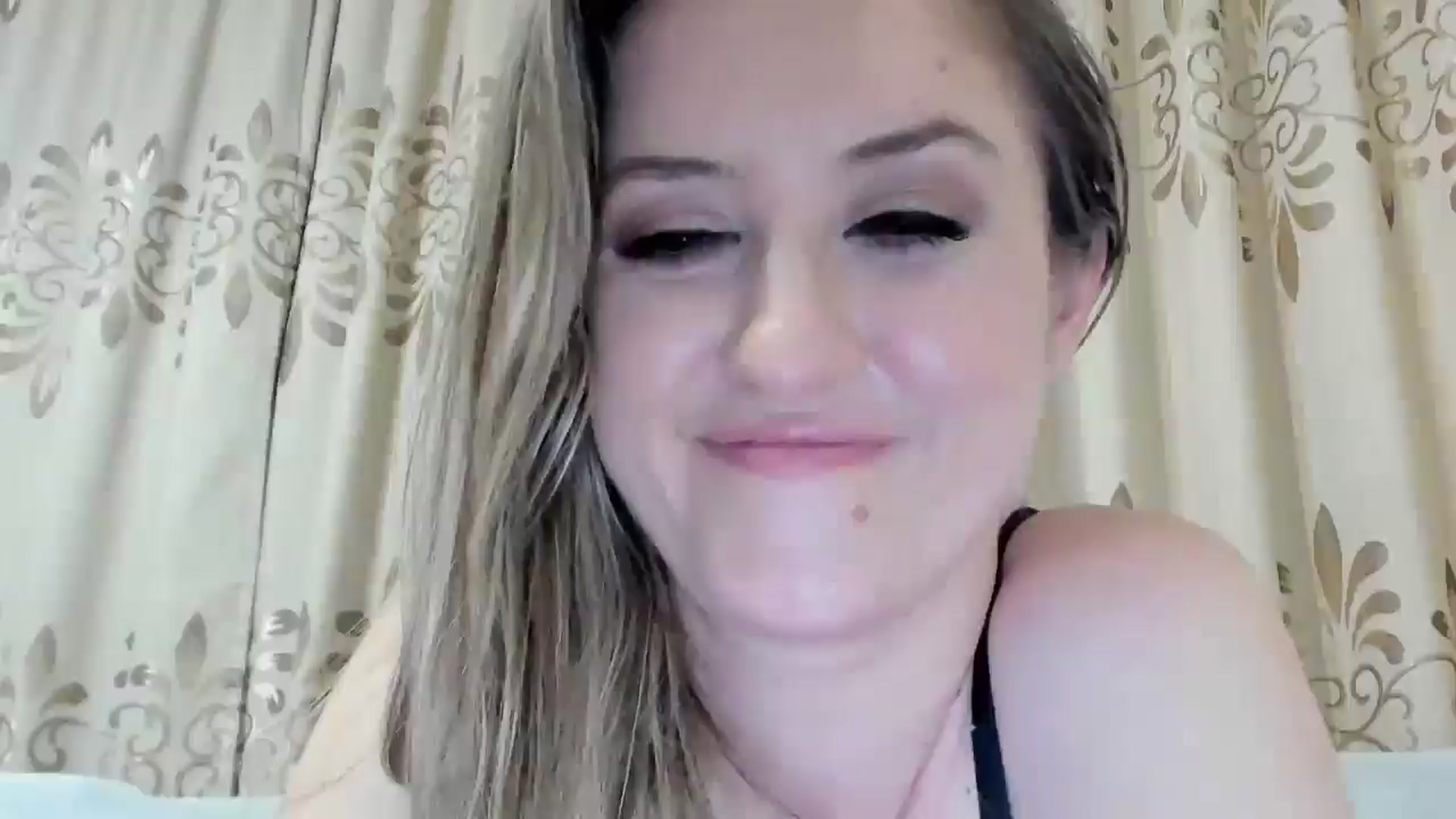 Gallery image thumbnail from BestDream's myfreecams stream on, 12/17/2025, 01:09 image 17 of 20