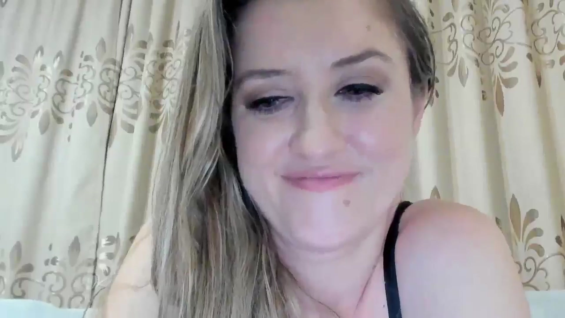 Gallery image thumbnail from BestDream's myfreecams stream on, 12/17/2025, 01:09 image 14 of 20