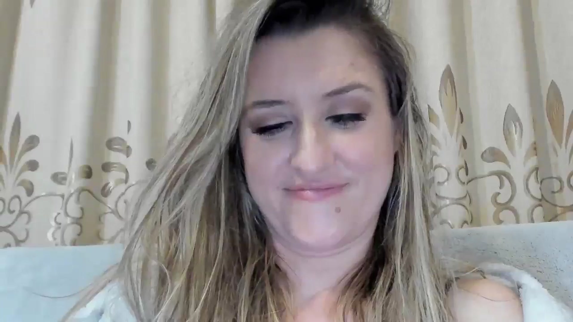 Gallery image thumbnail from BestDream's myfreecams stream on, 12/17/2025, 01:43 image 5 of 20