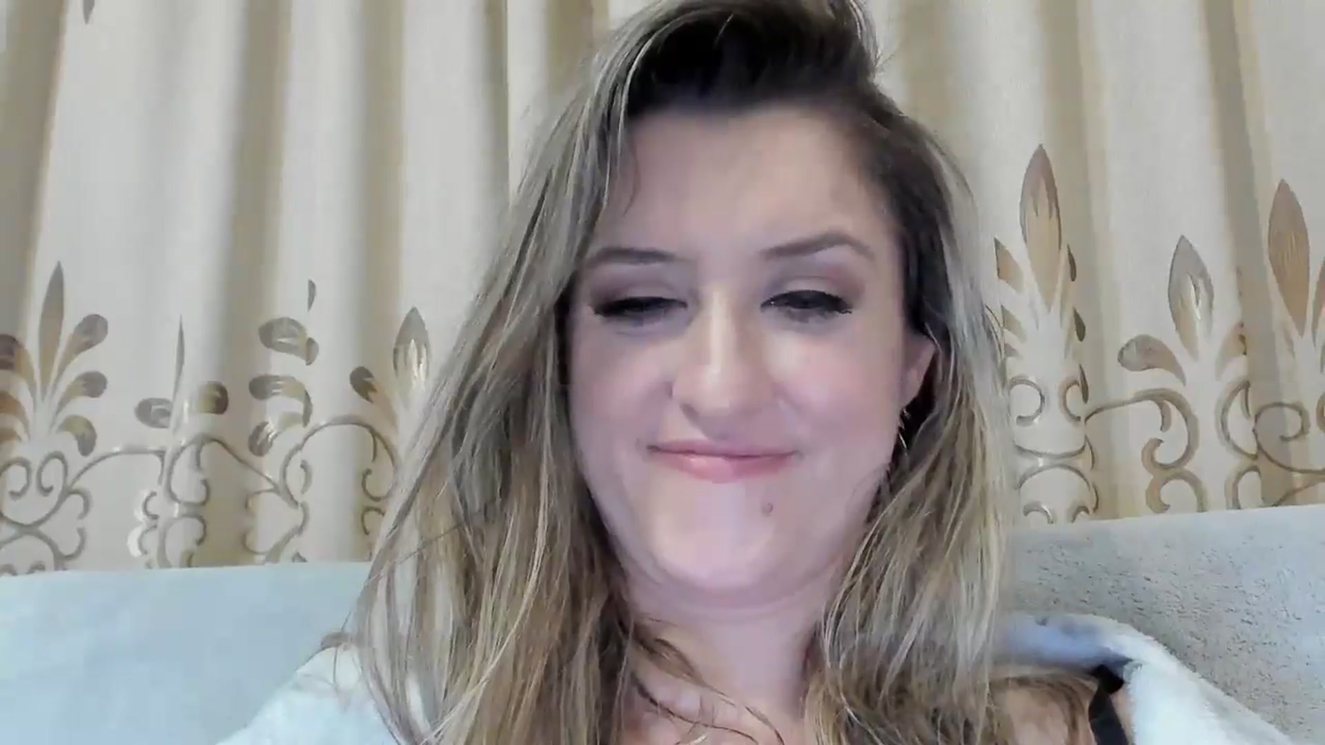 Gallery image thumbnail from BestDream's myfreecams stream on, 12/17/2025, 01:43 image 11 of 20
