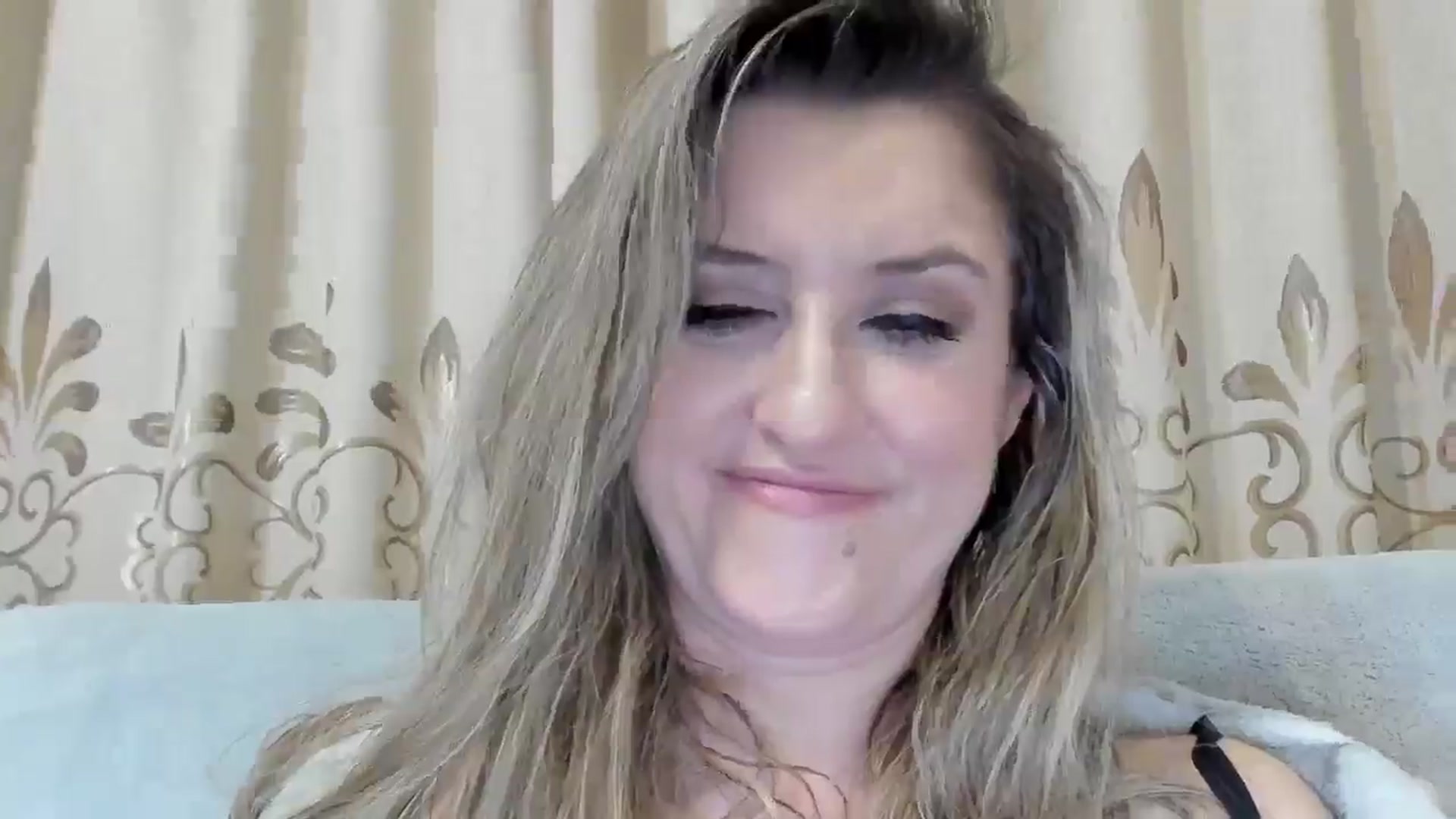 Gallery image thumbnail from BestDream's myfreecams stream on, 12/17/2025, 01:43 image 13 of 20