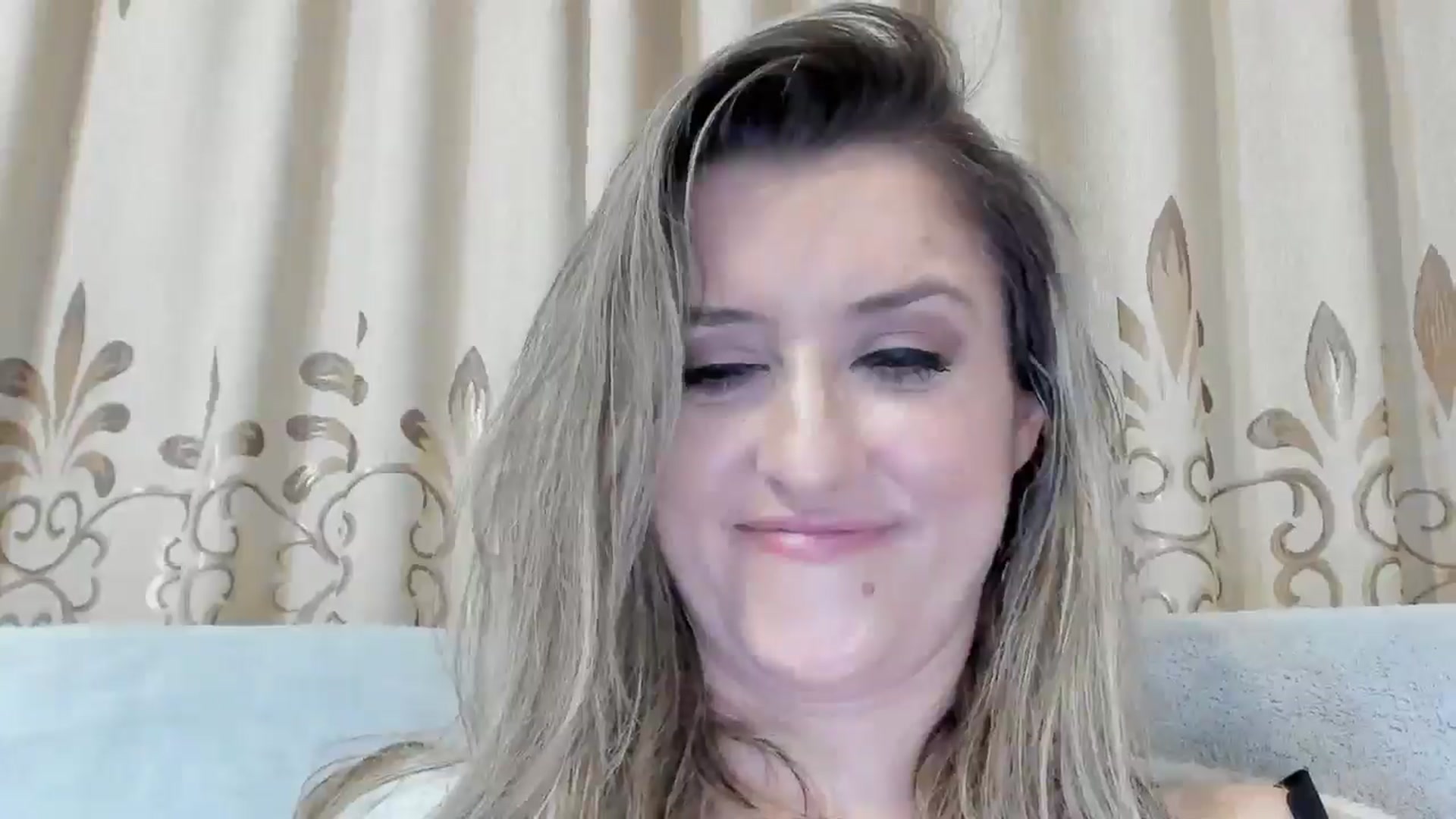 Gallery image thumbnail from BestDream's myfreecams stream on, 12/17/2025, 01:43 image 15 of 20