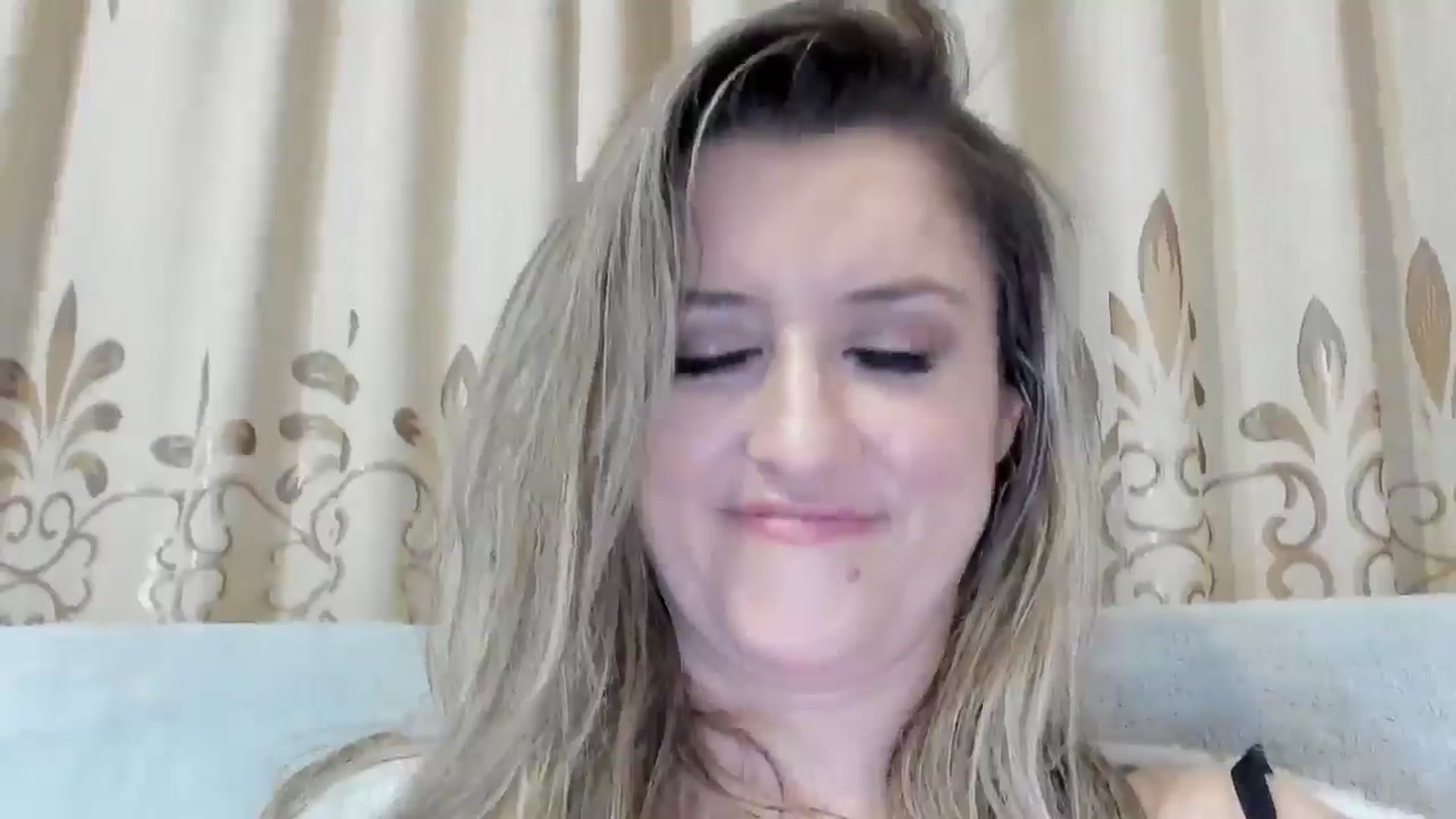 Gallery image thumbnail from BestDream's myfreecams stream on, 12/17/2025, 01:43 image 14 of 20