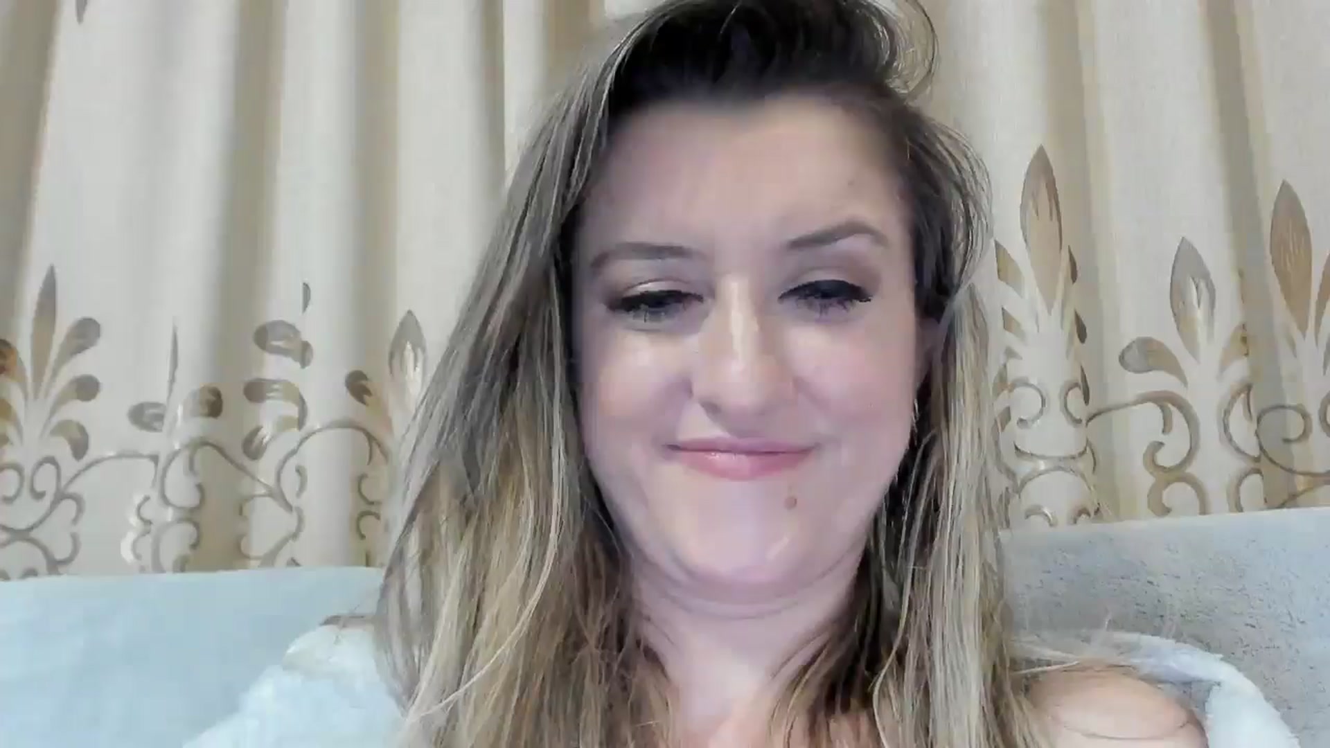 Gallery image thumbnail from BestDream's myfreecams stream on, 12/17/2025, 01:43 image 7 of 20