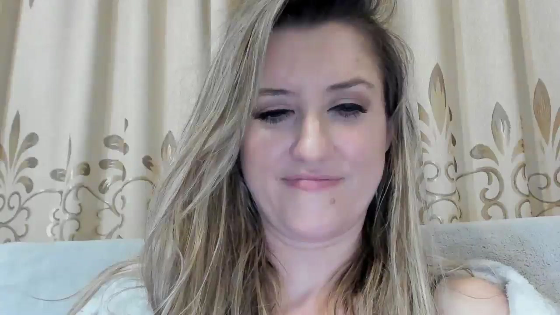 Gallery image thumbnail from BestDream's myfreecams stream on, 12/17/2025, 01:43 image 6 of 20