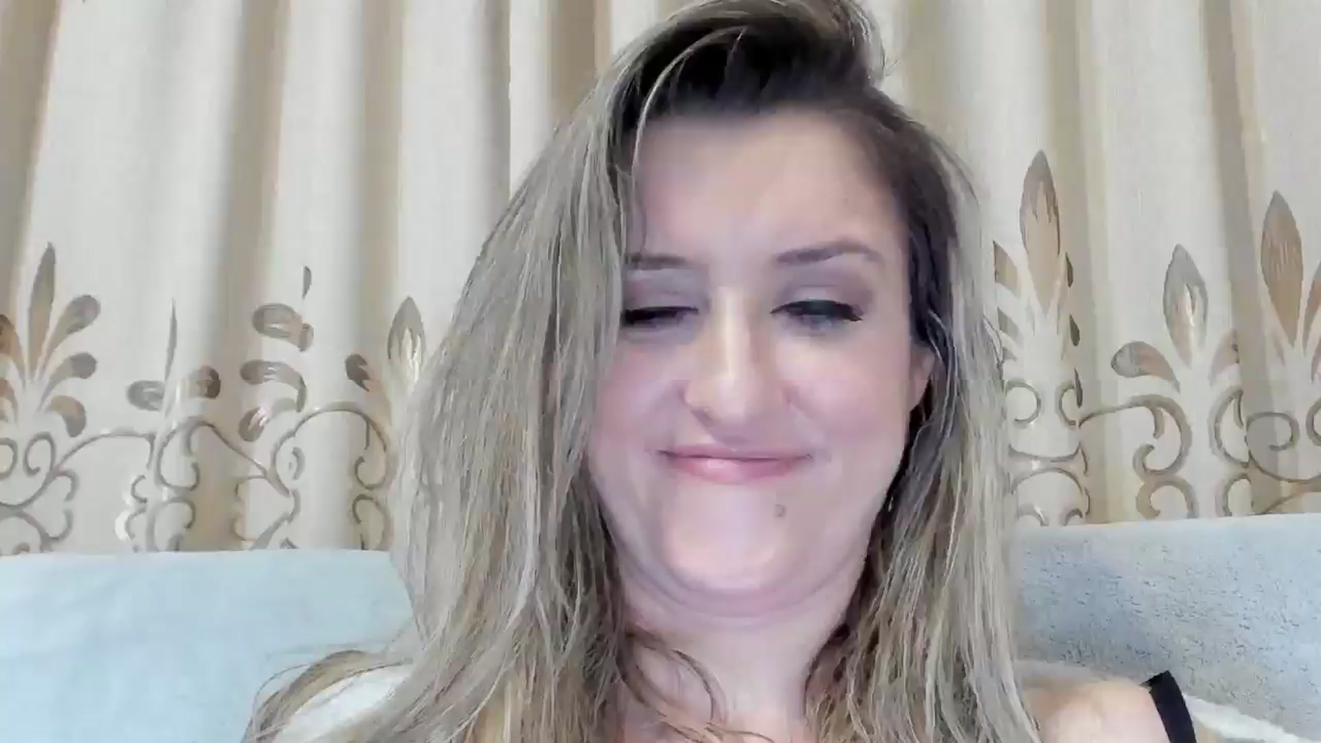 Gallery image thumbnail from BestDream's myfreecams stream on, 12/17/2025, 01:43 image 16 of 20