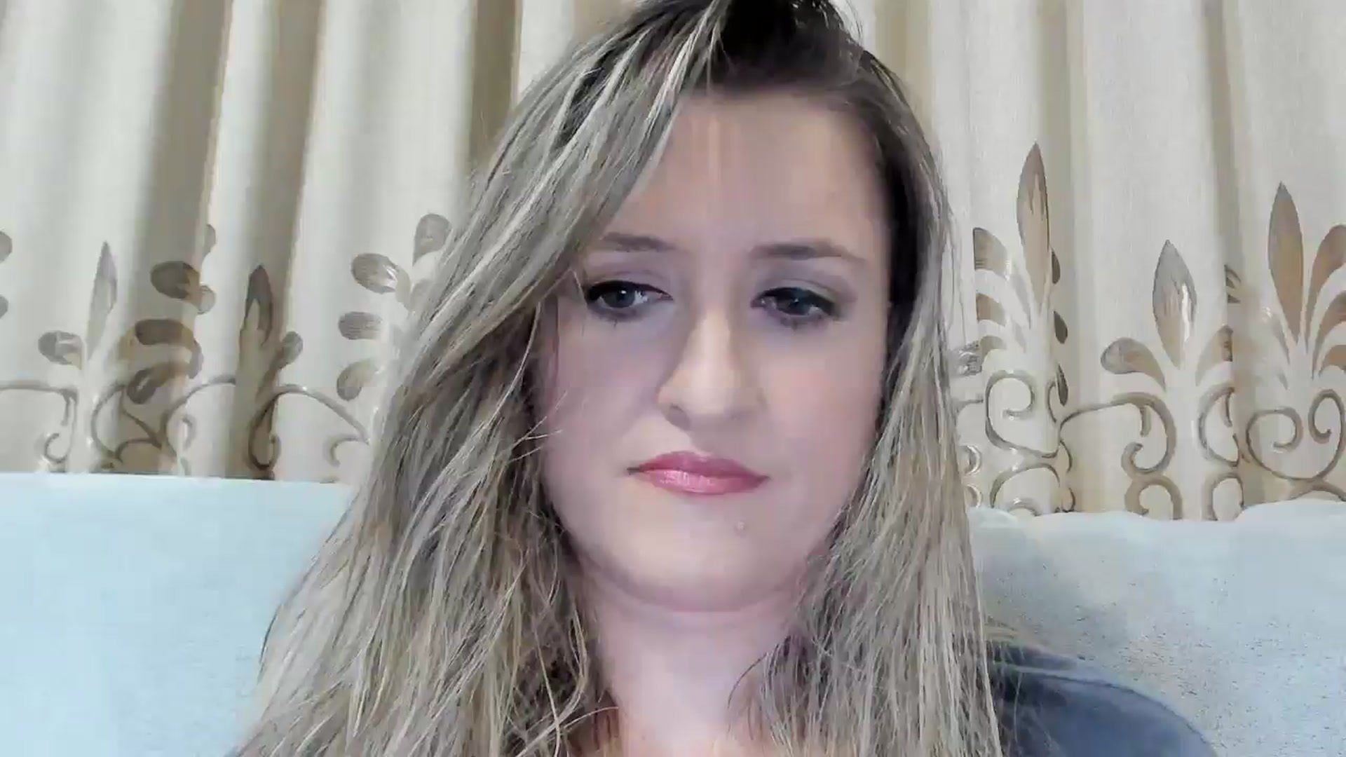 Gallery image thumbnail from BestDream's myfreecams stream on, 12/18/2025, 23:27 image 4 of 20