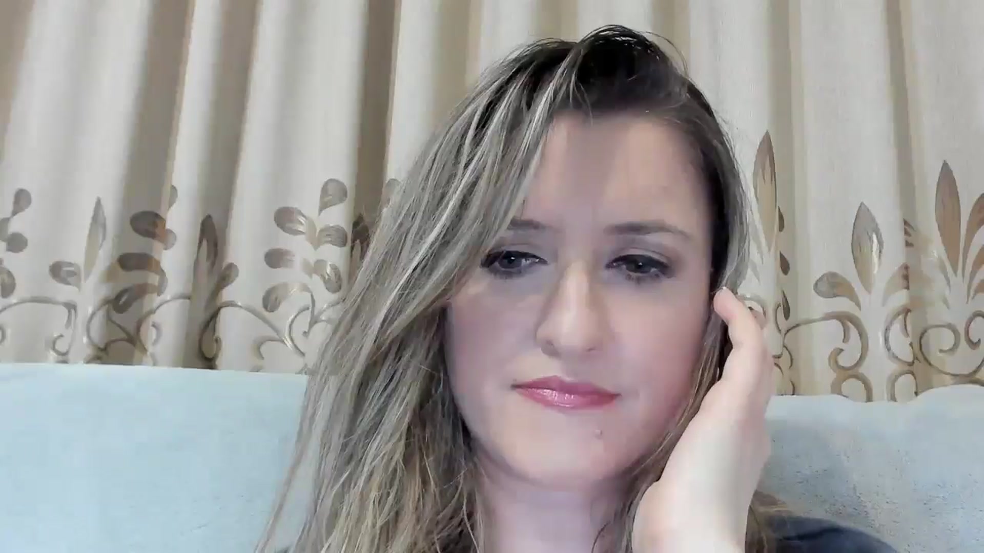 Gallery image thumbnail from BestDream's myfreecams stream on, 12/18/2025, 23:27 image 17 of 20