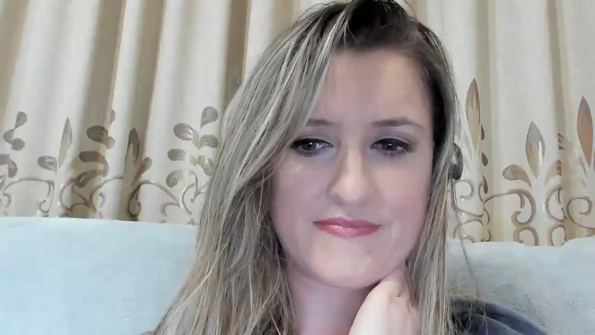 Gallery image thumbnail from BestDream's myfreecams stream on, 12/18/2025, 23:27 image 13 of 20