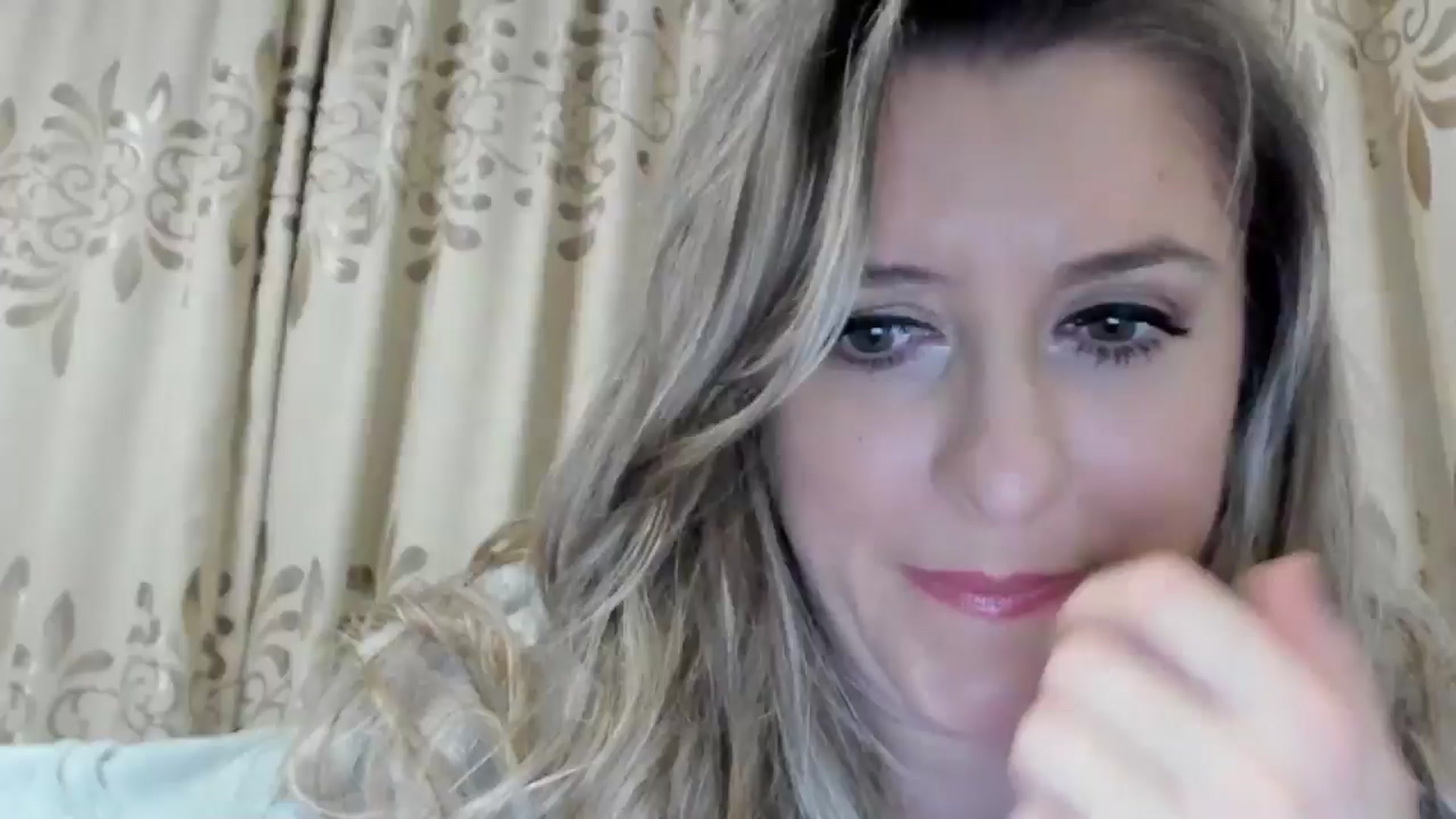 Gallery image thumbnail from BestDream's myfreecams stream on, 12/21/2025, 02:12 image 4 of 20