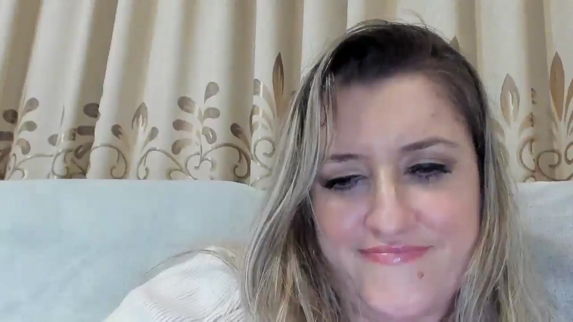 Gallery image thumbnail from BestDream's myfreecams stream on, 12/21/2025, 23:12 image 4 of 20