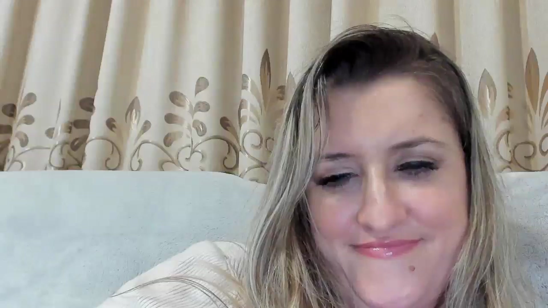 Gallery image thumbnail from BestDream's myfreecams stream on, 12/21/2025, 23:12 image 7 of 20