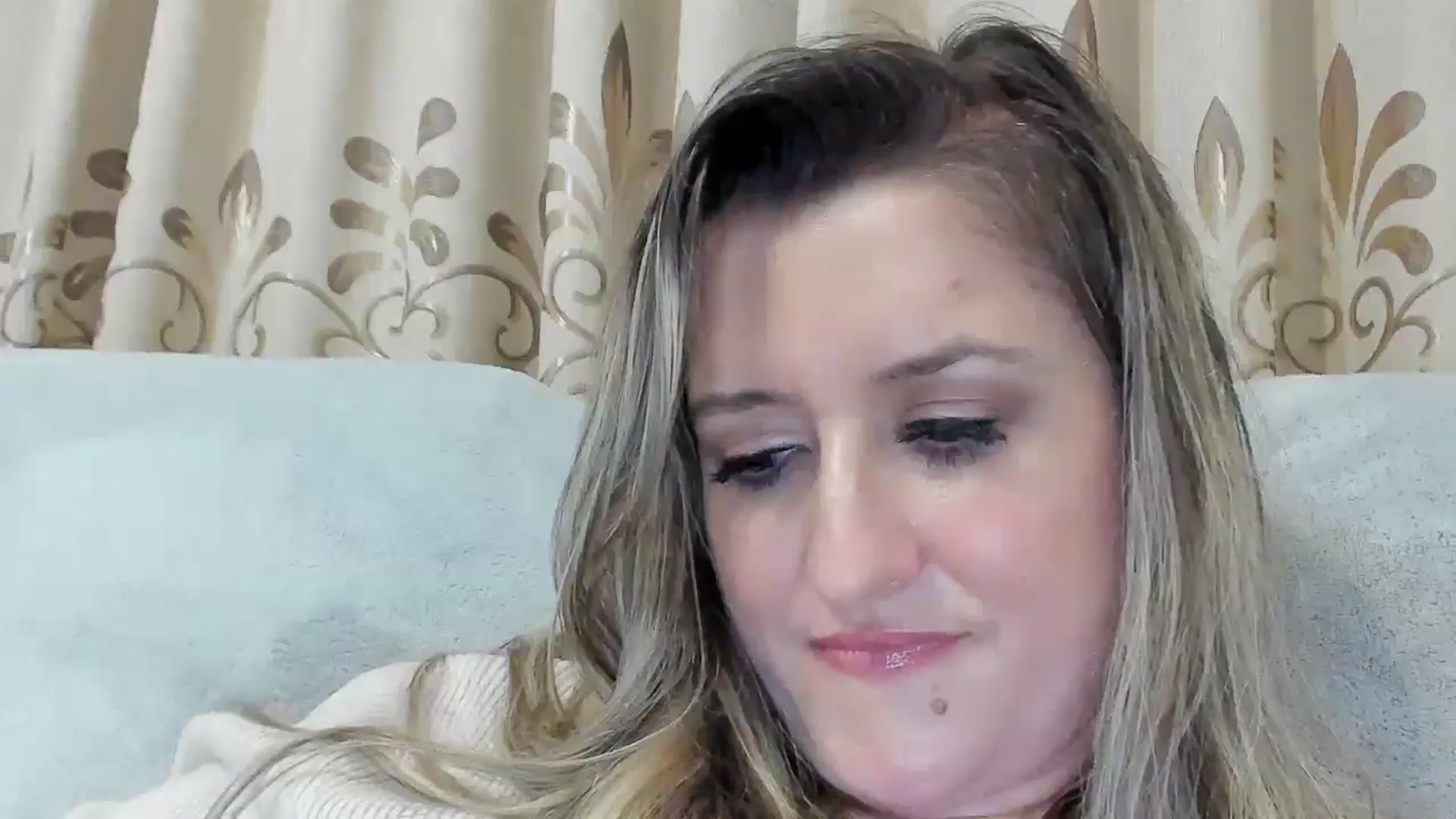 Gallery image thumbnail from BestDream's myfreecams stream on, 12/21/2025, 23:59 image 15 of 20