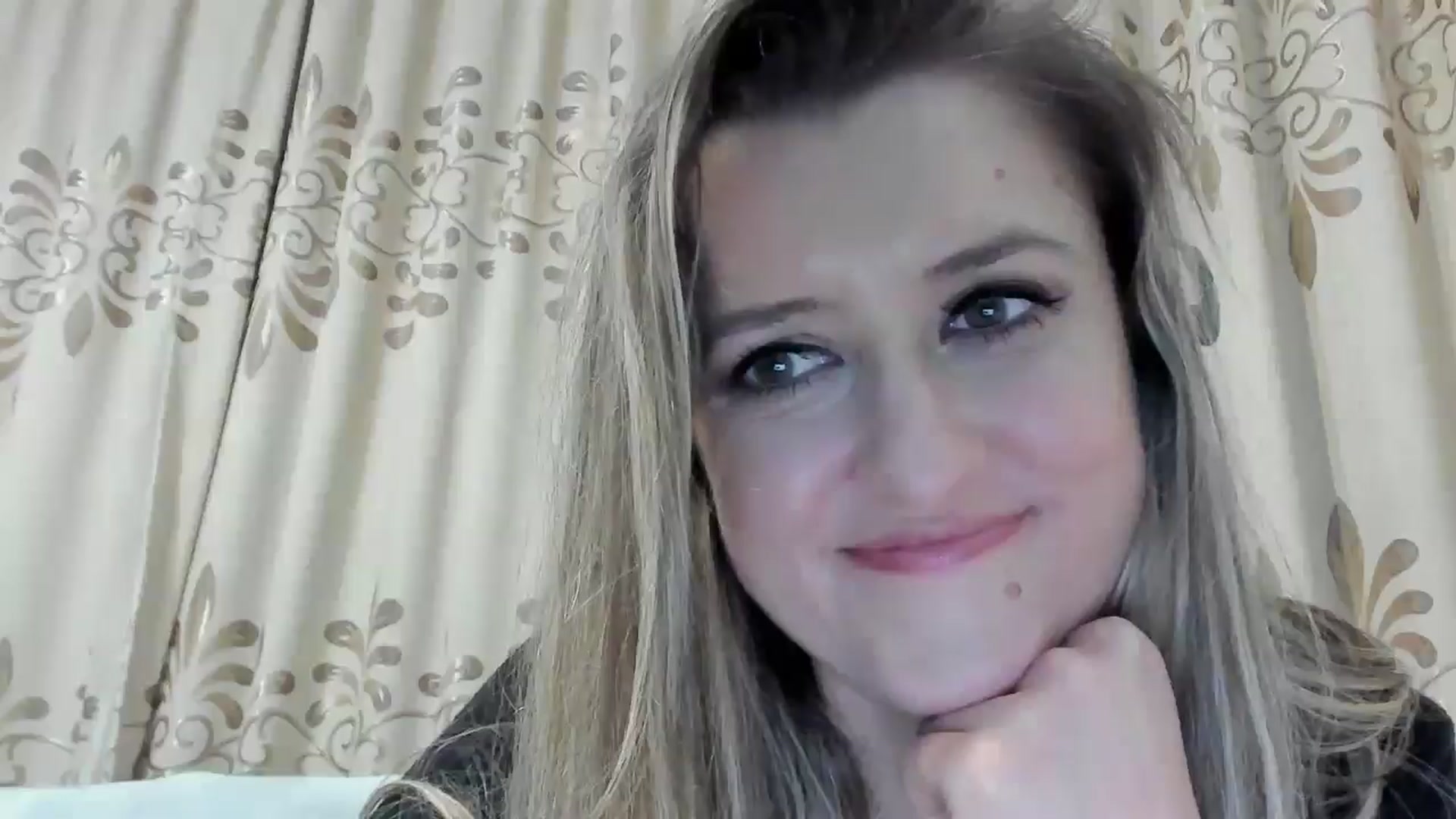 Gallery image thumbnail from BestDream's myfreecams stream on, 12/29/2025, 02:32 image 10 of 20