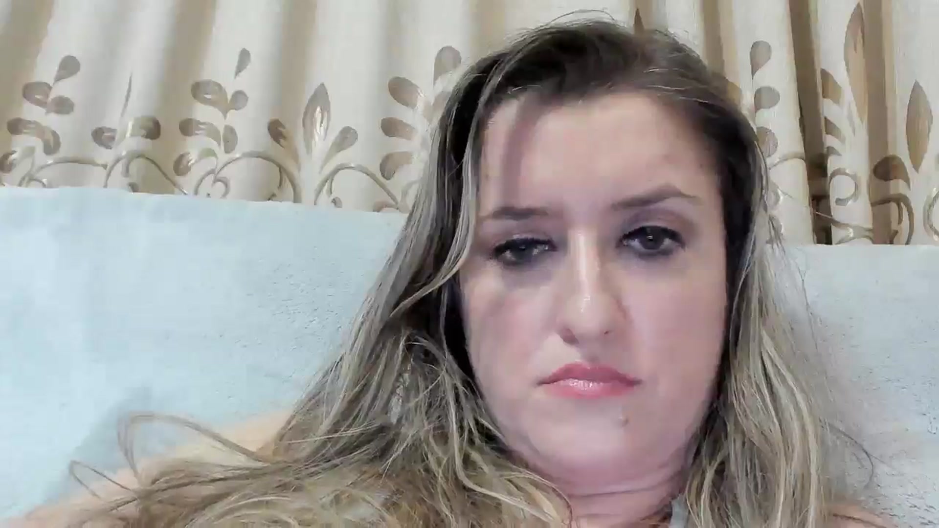 Gallery image thumbnail from BestDream's myfreecams stream on, 12/31/2025, 24:03 image 18 of 20
