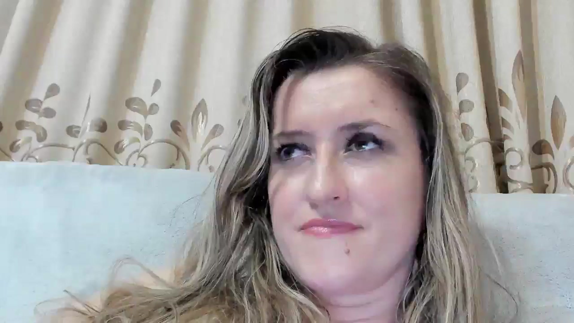 Gallery image thumbnail from BestDream's myfreecams stream on, 12/31/2025, 24:03 image 11 of 20