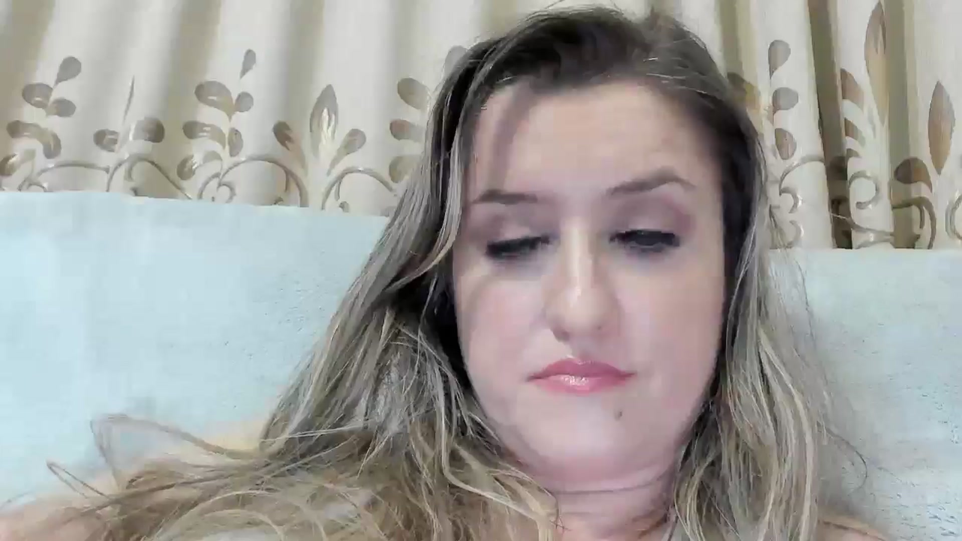 Gallery image thumbnail from BestDream's myfreecams stream on, 12/31/2025, 24:03 image 16 of 20
