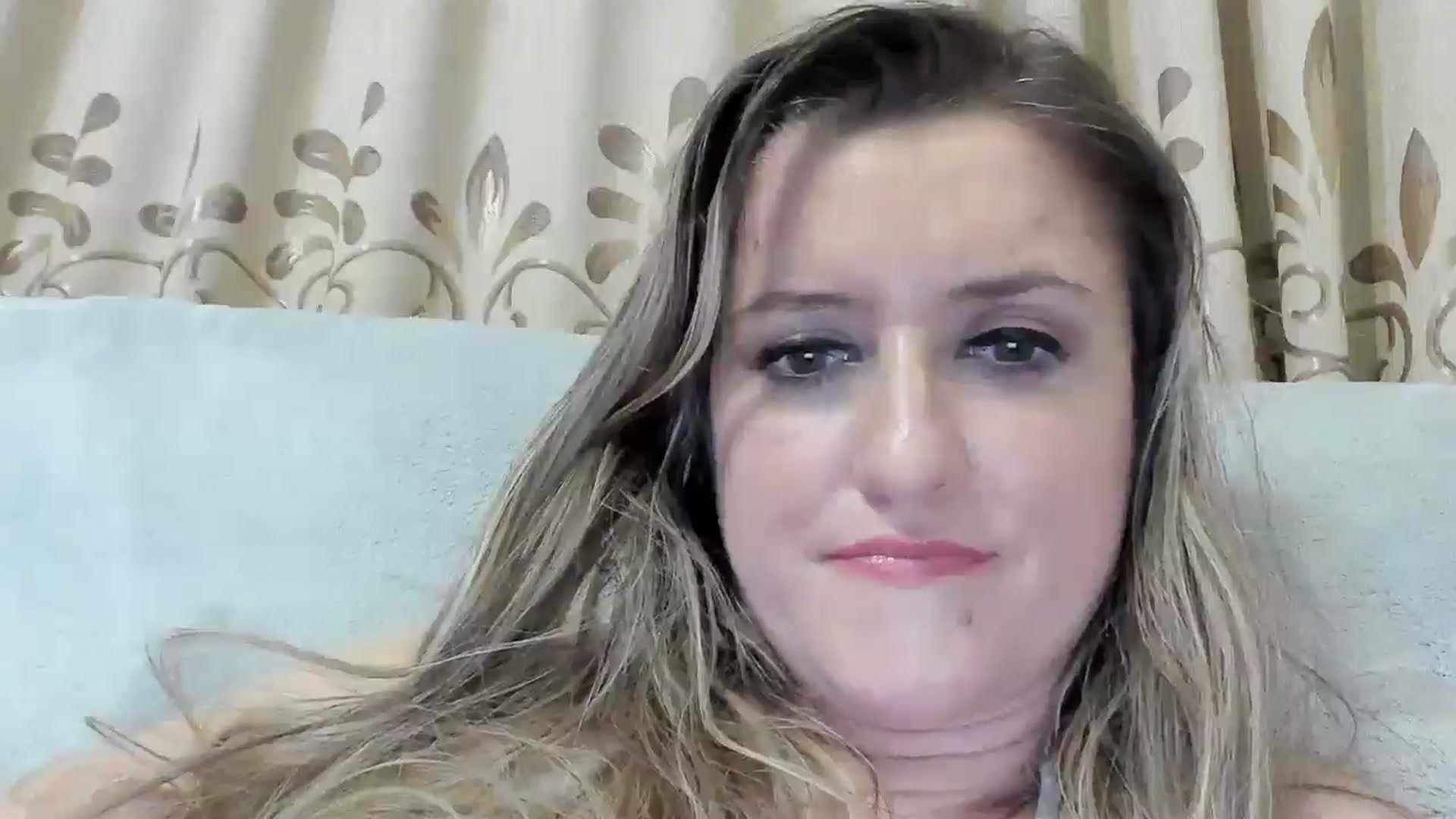 Gallery image thumbnail from BestDream's myfreecams stream on, 12/31/2025, 24:03 image 15 of 20
