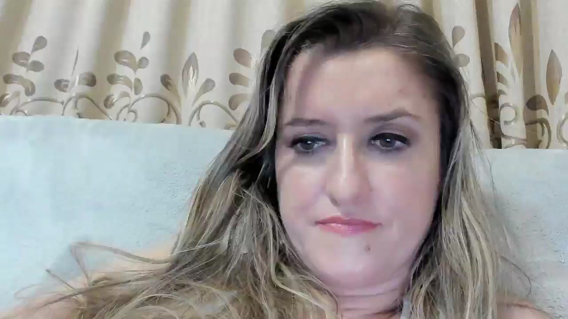 Gallery image thumbnail from BestDream's myfreecams stream on, 12/31/2025, 24:03 image 14 of 20