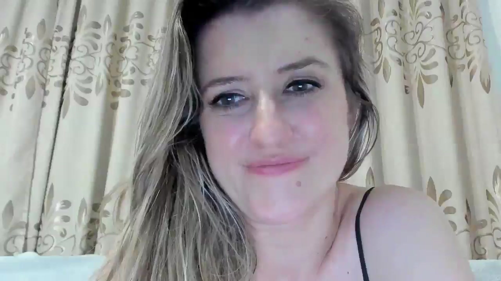 Gallery image thumbnail from BestDream's myfreecams stream on, 01/06/2026, 04:18 image 17 of 20