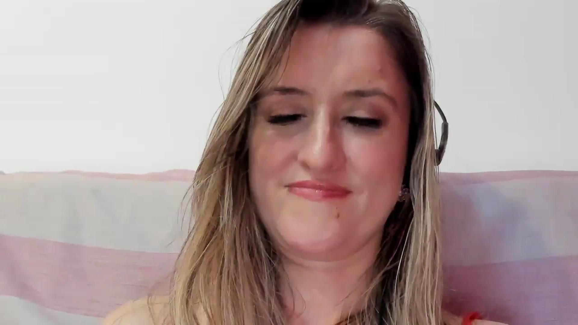 Gallery image thumbnail from BestDream's myfreecams stream on, 01/18/2026, 01:51 image 10 of 20