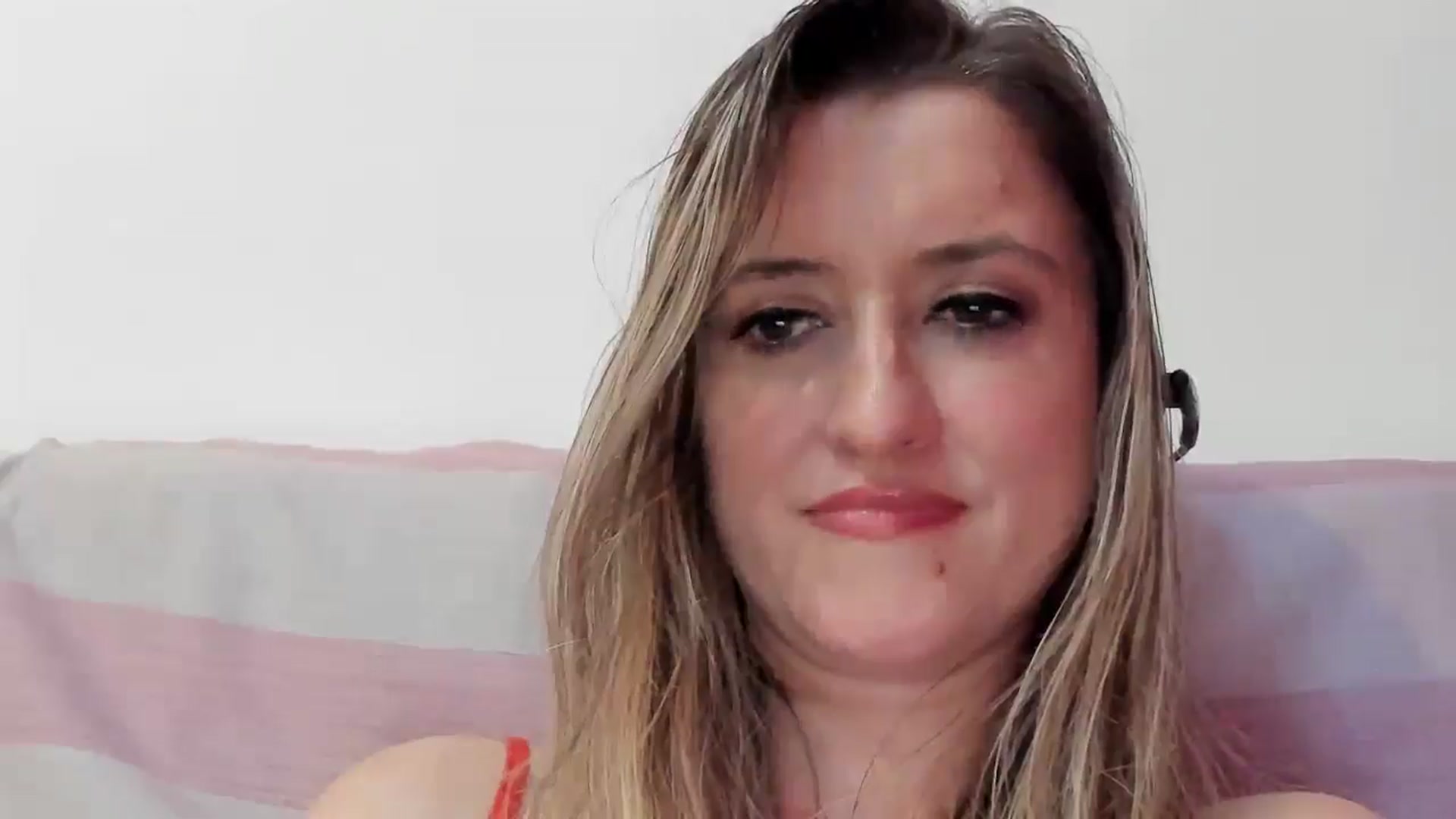 Gallery image thumbnail from BestDream's myfreecams stream on, 01/18/2026, 01:51 image 15 of 20