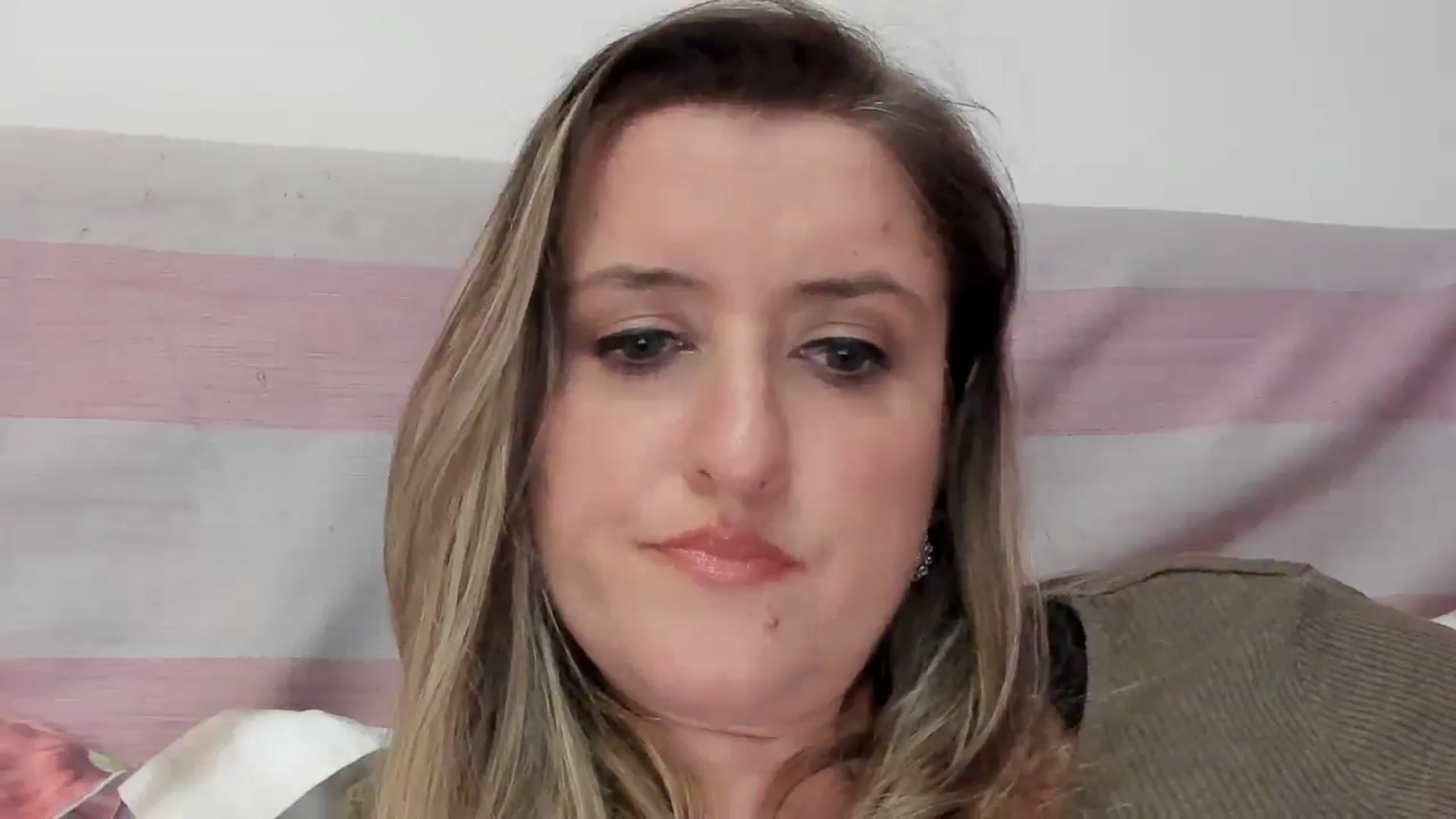 Gallery image thumbnail from BestDream's myfreecams stream on, 01/28/2026, 24:05 image 7 of 20