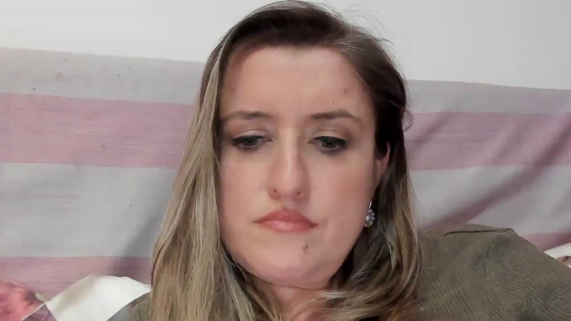 Gallery image thumbnail from BestDream's myfreecams stream on, 01/28/2026, 24:05 image 13 of 20
