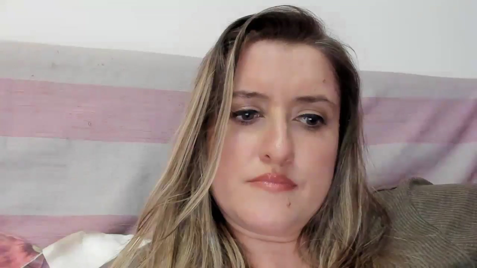Gallery image thumbnail from BestDream's myfreecams stream on, 01/28/2026, 24:05 image 17 of 20