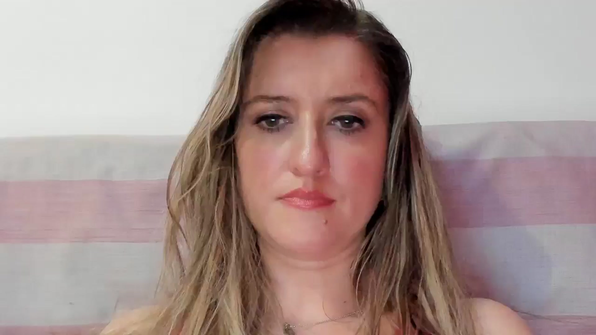 Gallery image thumbnail from BestDream's myfreecams stream on, 02/10/2026, 24:22 image 12 of 20