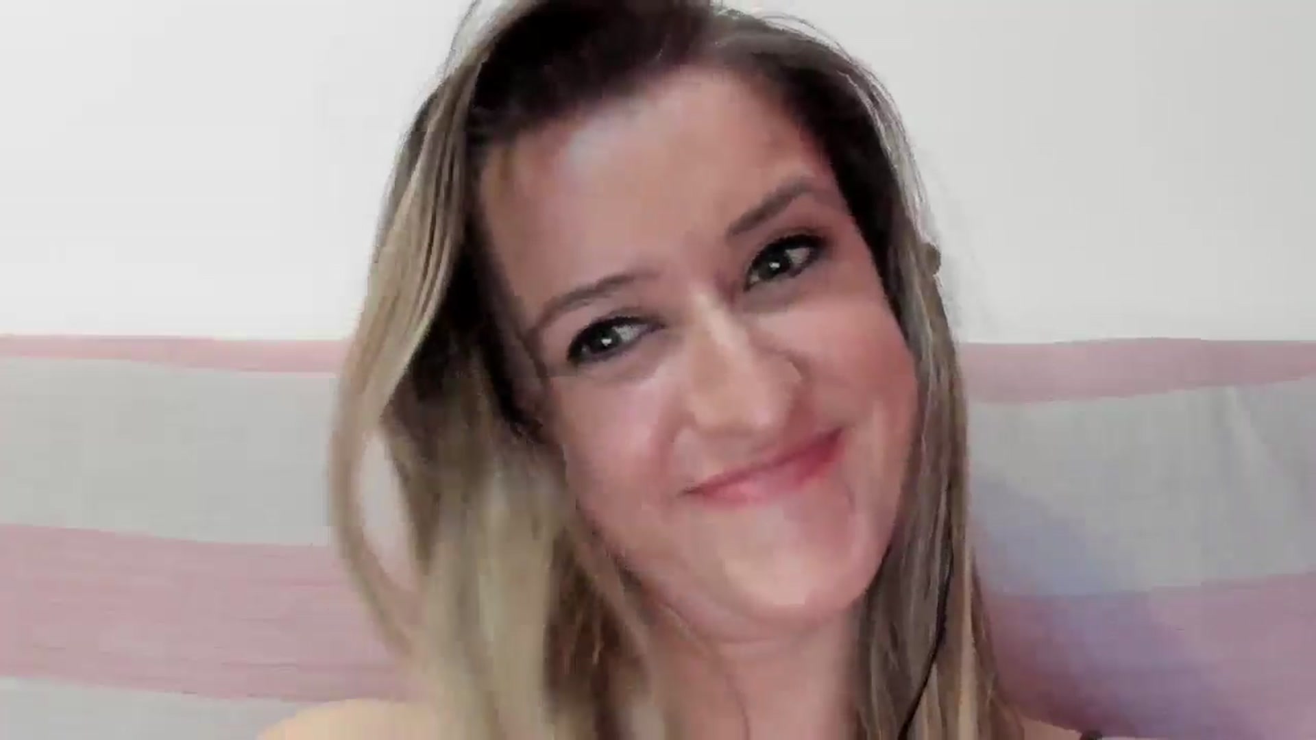Gallery image thumbnail from BestDream's myfreecams stream on, 03/30/2026, 23:01 image 15 of 20